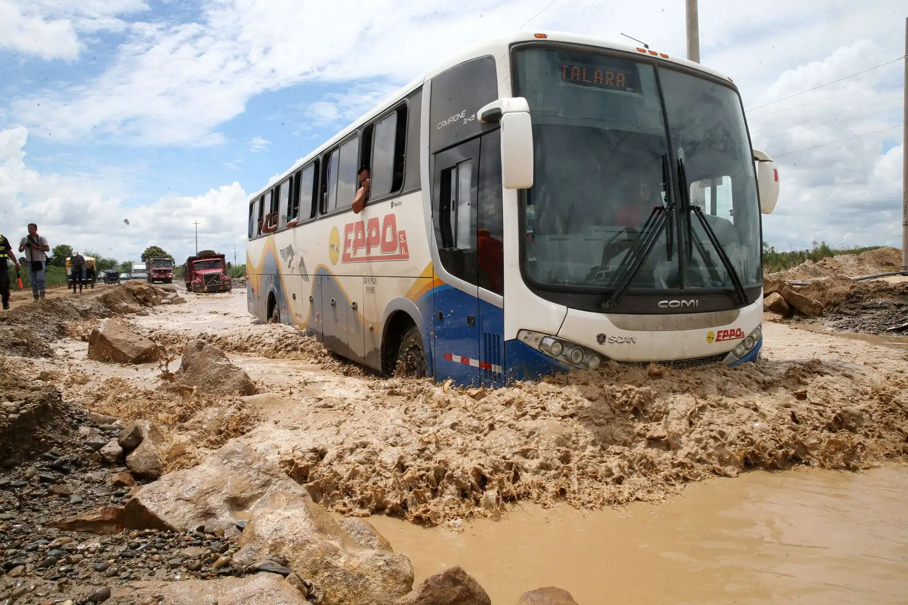 PIURA-PERÚ-MARZO 15. Lluvias afectan la carretera a la altura de la Quebrada La Manuela en Sullana, Piura. Foto: ANDINA/Vidal Tarqui