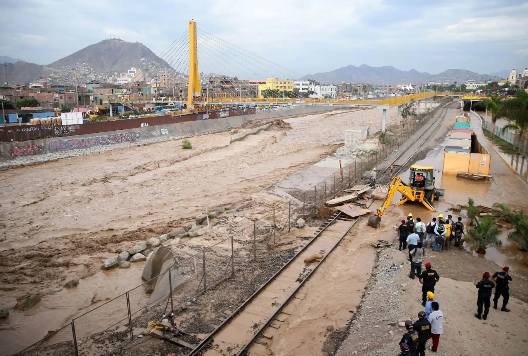 Río Rímac se desbordó y aguas inundan Parque La Muralla. Foto: ANDINA/Carlos Lezama