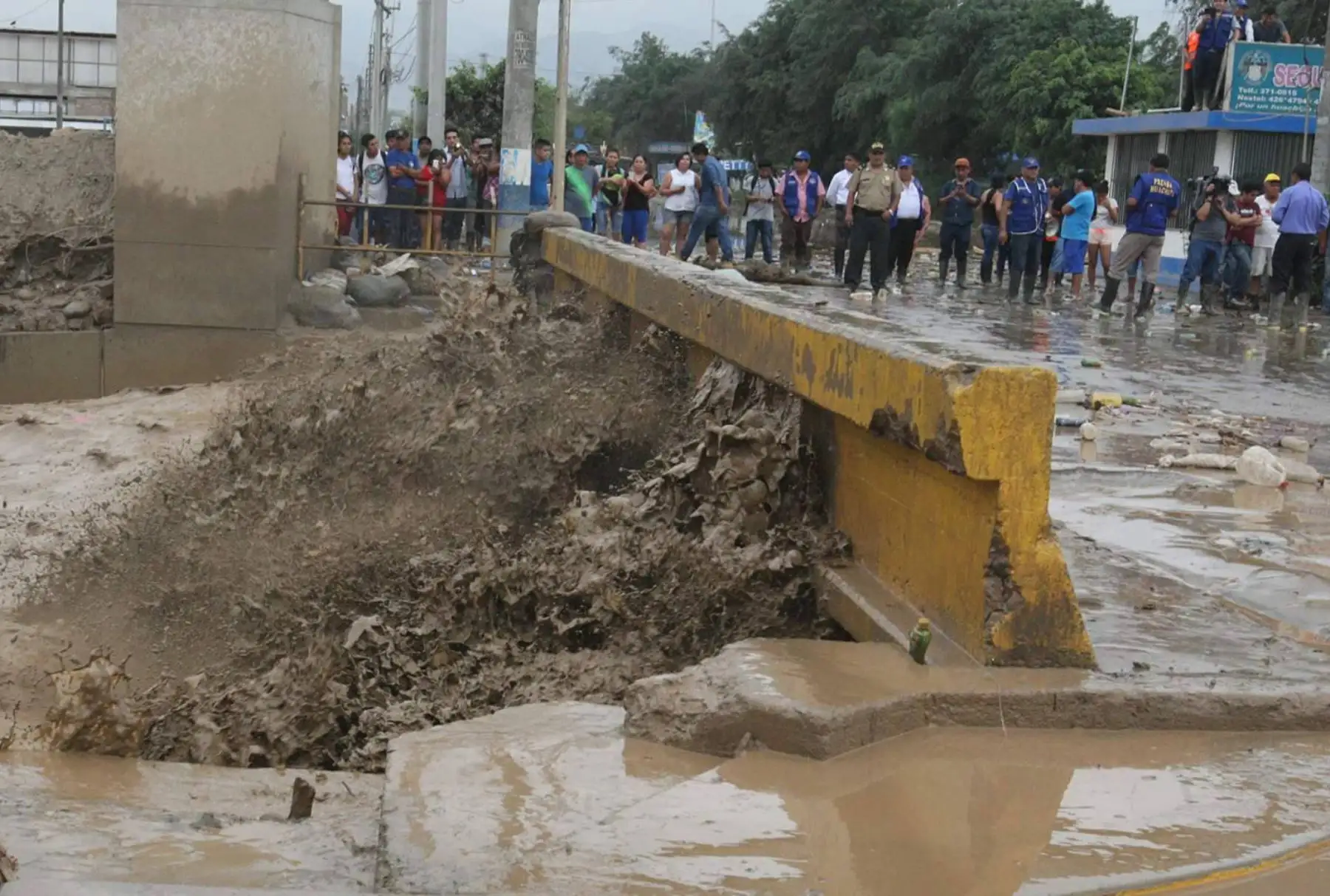 LIMA PERÚ, MARZO 15. Desborde  del río Huaycoloro, cerca de la autopista Ramiro Prialé. Foto: ANDINA/ Jhony Laurente