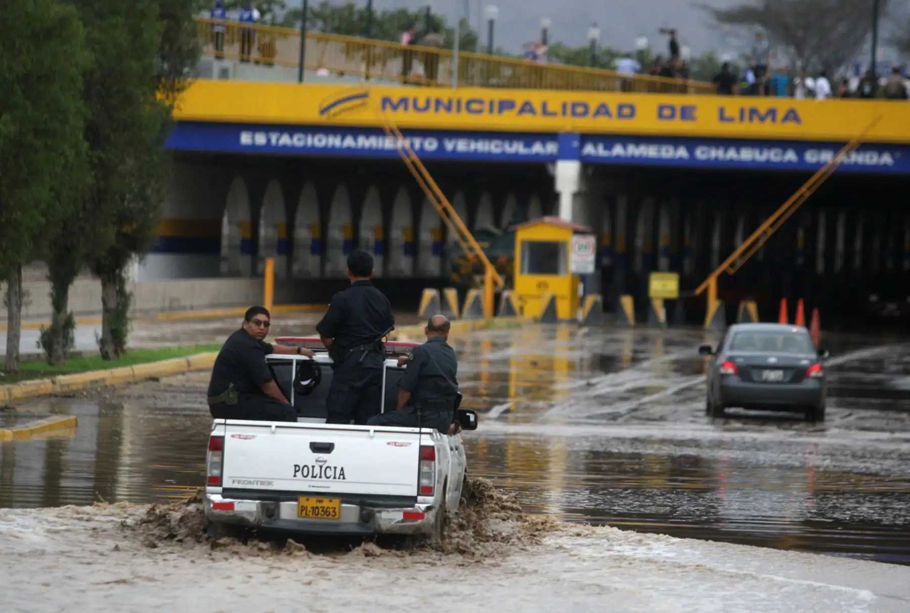 LIMA PERÚ, MARZO 15. Río Rimac se desborda a la altura de Alameda Chabuca. Foto: ANDINA/Melina Mejía