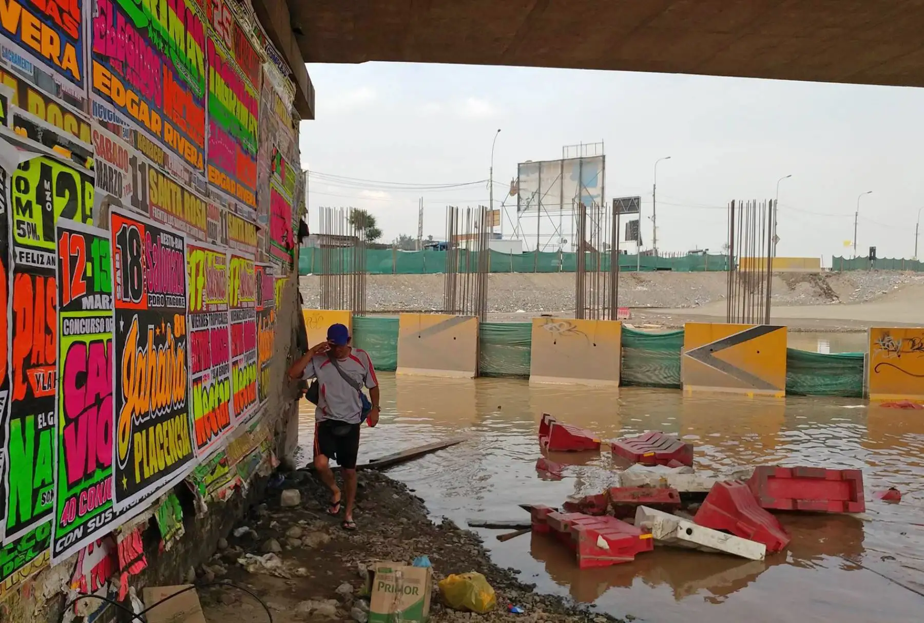 LIMA, PERÚ-MARZO 16.Desborde del río Rímac inunda un sector de Huachipa, al este de Lima. Foto: ANDINA/ Juan Carlos Guzman