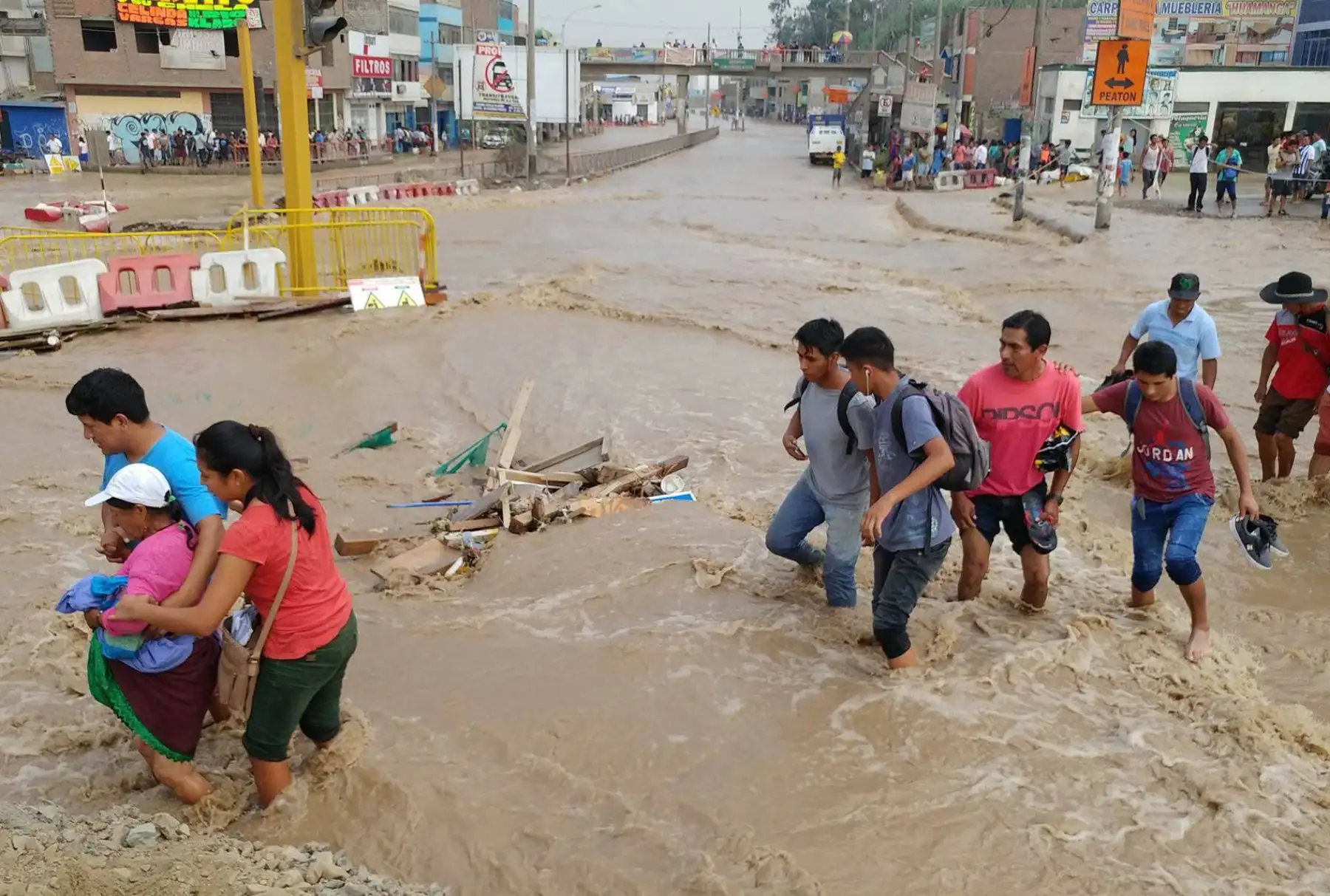 LIMA, PERÚ-MARZO 16.Desborde del río Rímac inunda un sector de Huachipa, al este de Lima. Foto: ANDINA/ Juan Carlos Guzman