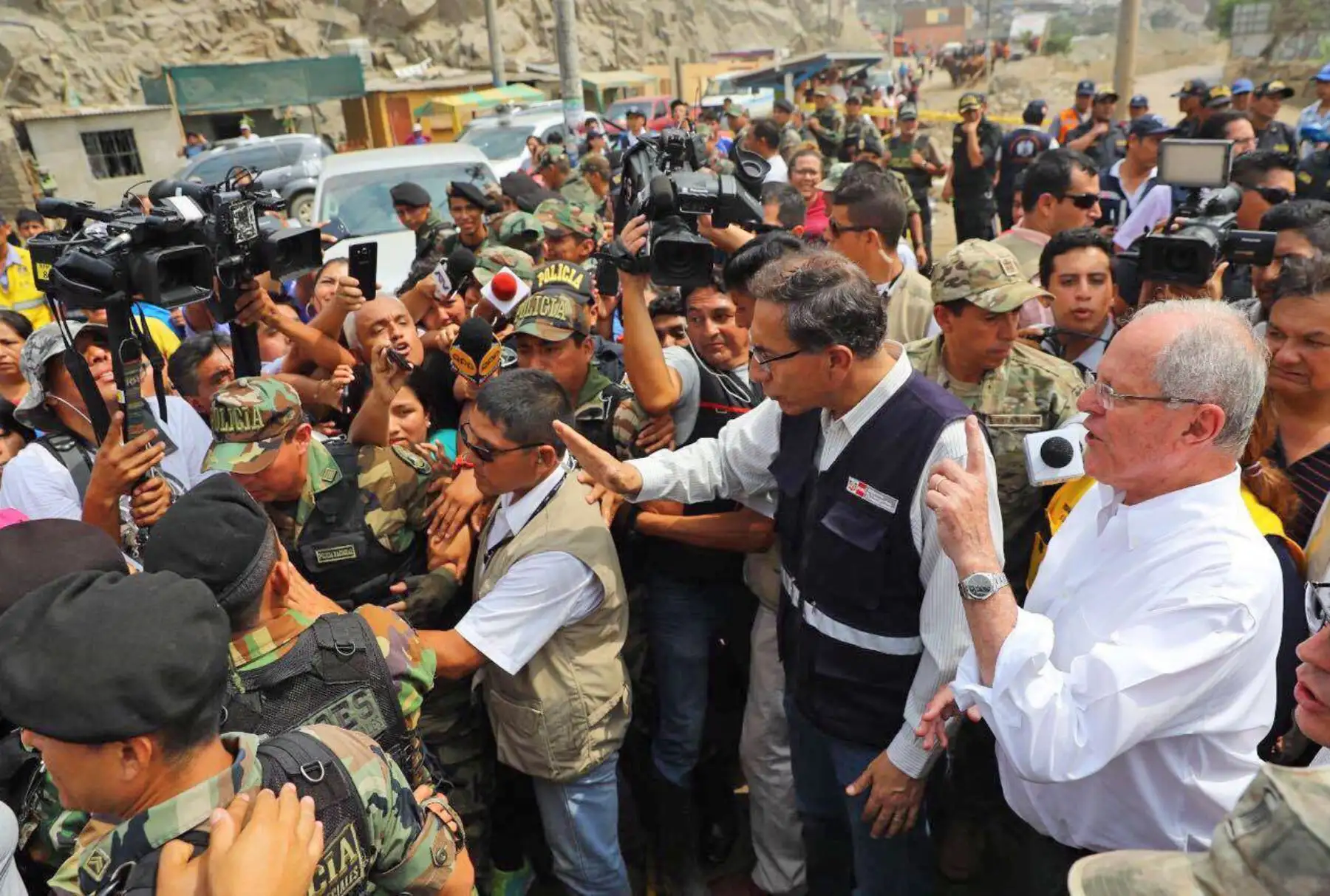 Presidente Pedro Pablo Kuczynski inspecciona daños por crecida del río Huaycoloro. Foto: ANDINA/ Prensa Presidencia
