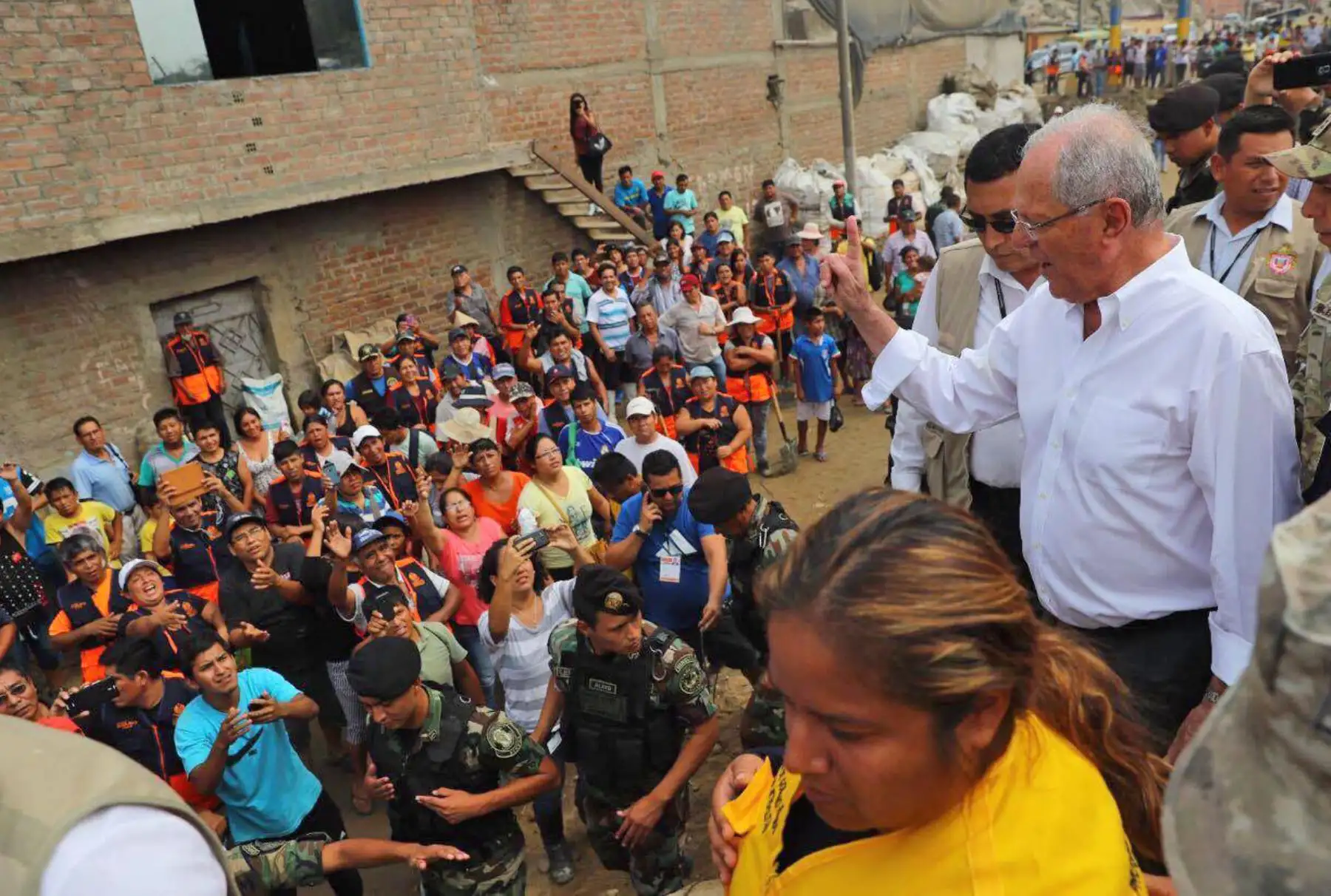 Presidente Pedro Pablo Kuczynski inspecciona daños por crecida del río Huaycoloro. Foto: ANDINA/ Prensa Presidencia