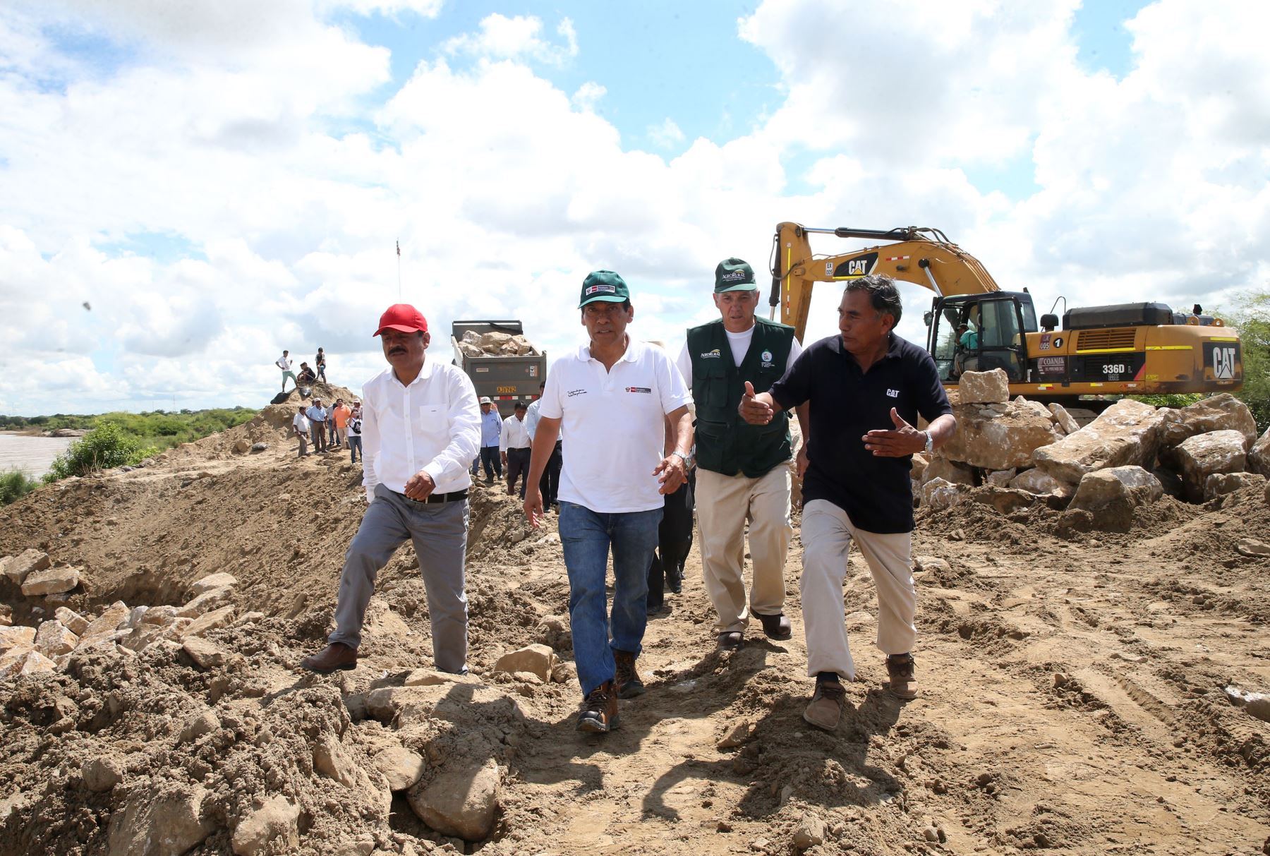 PIURA,PERÚ -MARZO 16. Ministro de Agricultura José Hernández Inspecciona trabajos de descolmatación del río Piura.Foto: ANDINA/Vidal Tarqui