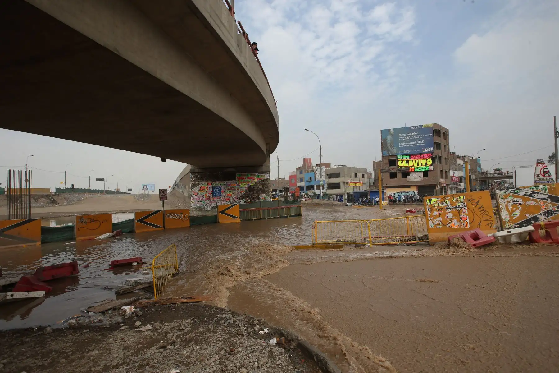 LIMA, PERÚ - MARZO 16. Desborde del río Rímac inunda un sector de Huachipa, al Este de Lima.

Foto:ANDINA/Juan Carlos Guzmán Negrini.