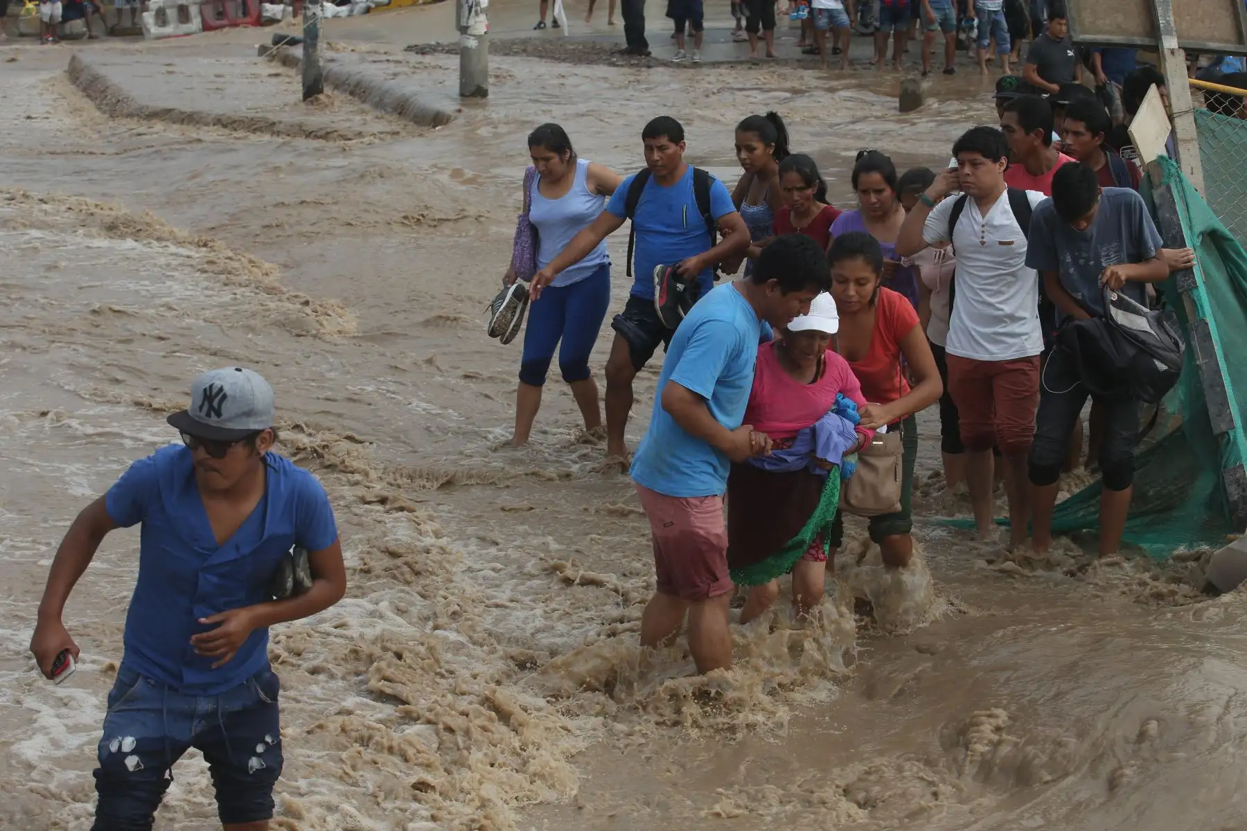 LIMA, PERÚ - MARZO 16. Desborde del río Rímac inunda un sector de Huachipa, al Este de Lima.

Foto:ANDINA/Juan Carlos Guzmán Negrini.