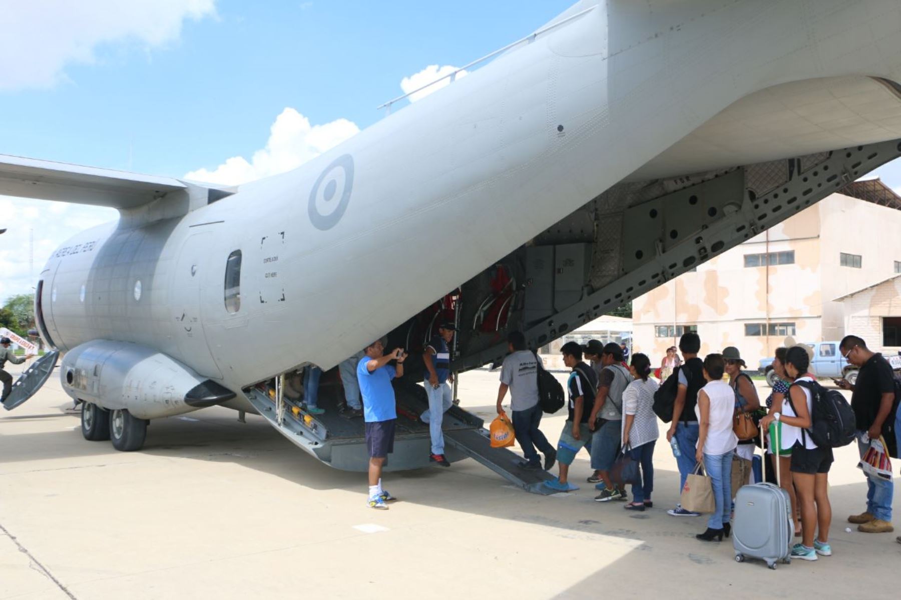 FAP inicia puente aéreo y traslada a pasajeros varados en Piura y Trujillo. ANDINA/Difusión