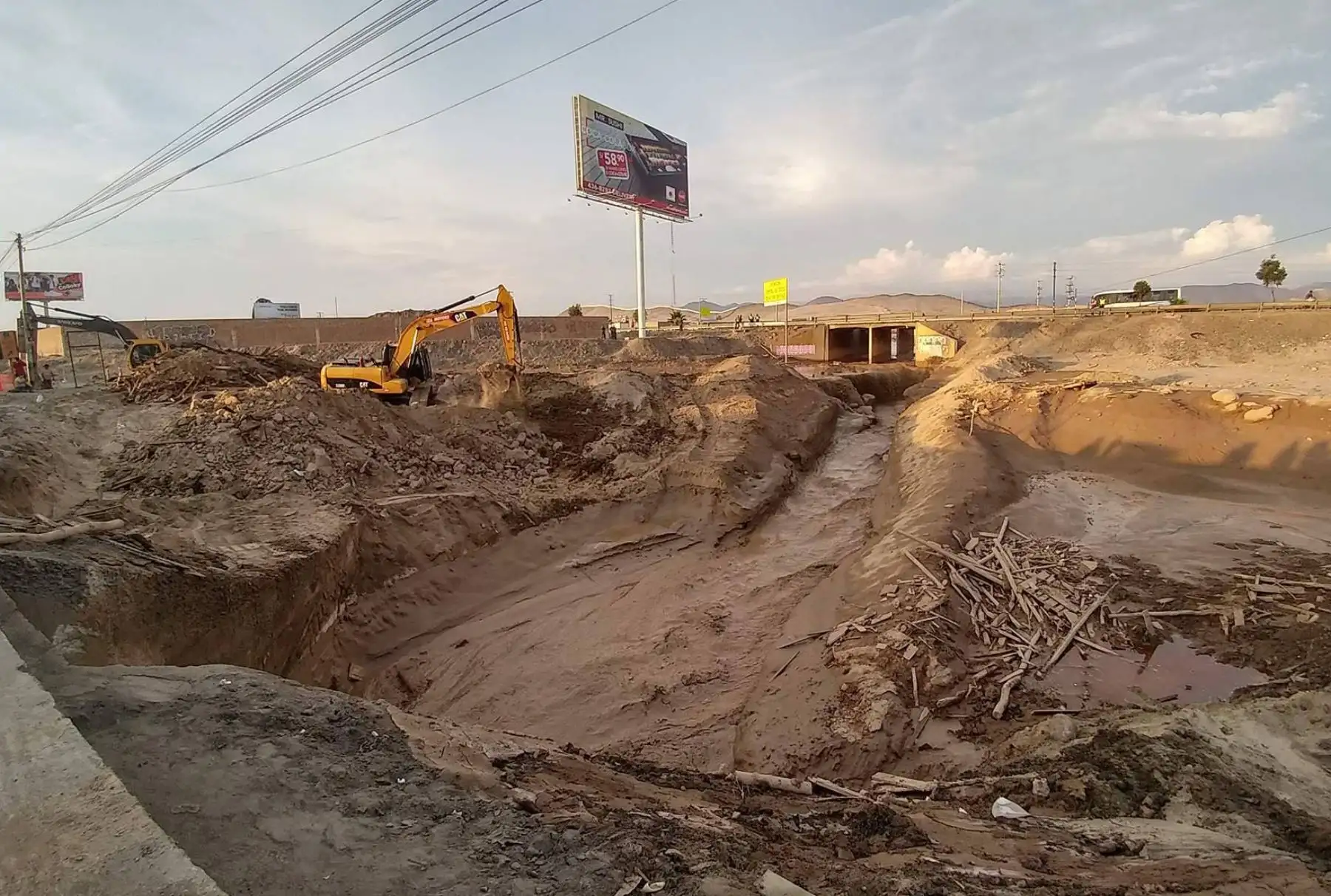 Caída de un nuevo huaico en la zona del balneario de Punta Hermosa. Foto: ANDINA/Jhony Laurente