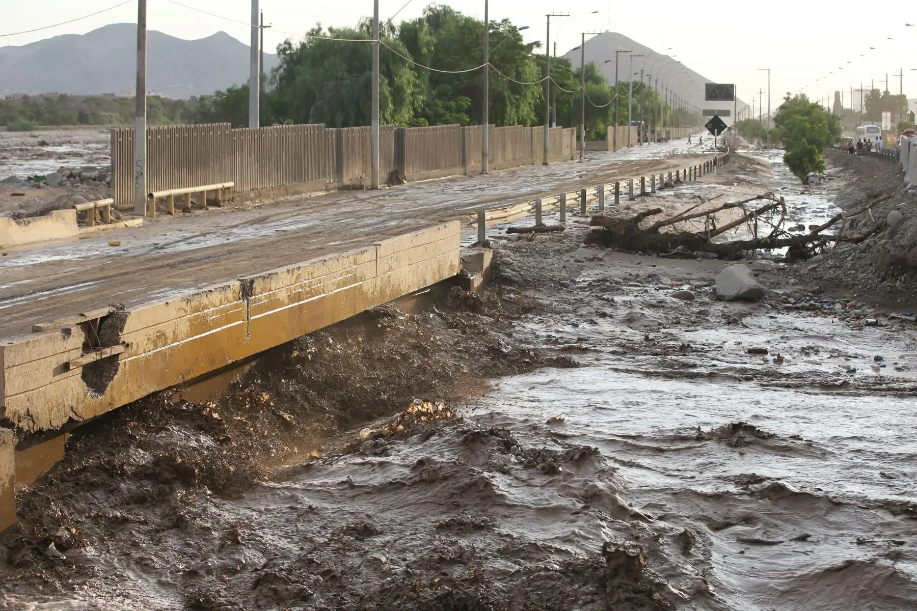 LIMA,PERÚ-MARZO 16.Desborde del río Huaycoloro restringe tránsito en la vía Prialé. Foto: ANDINA/archivo.