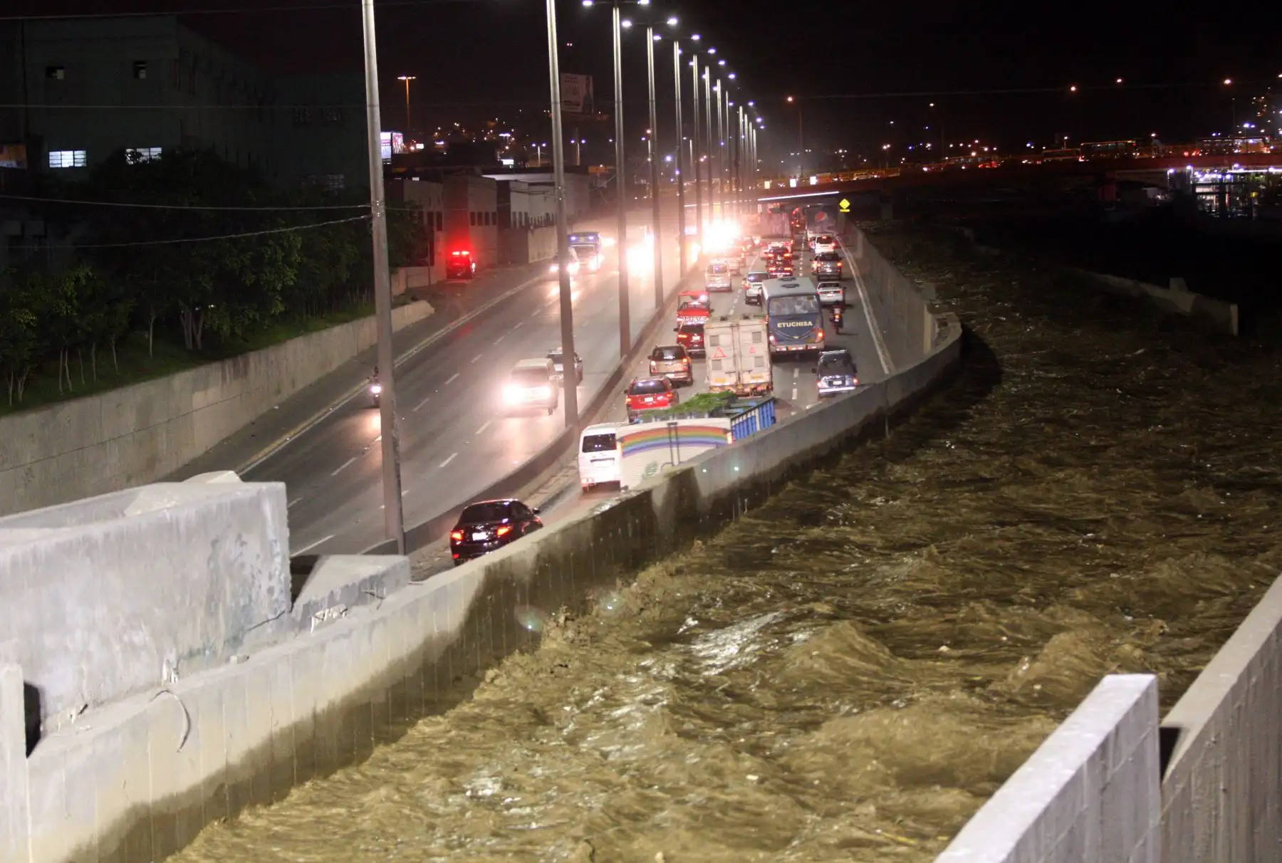 LIMA,PERÚ-MARZO 16. Creciente caudal del río Rimac a la altura del puente Trujillo.Foto: ANDINA/Jhony Laurente