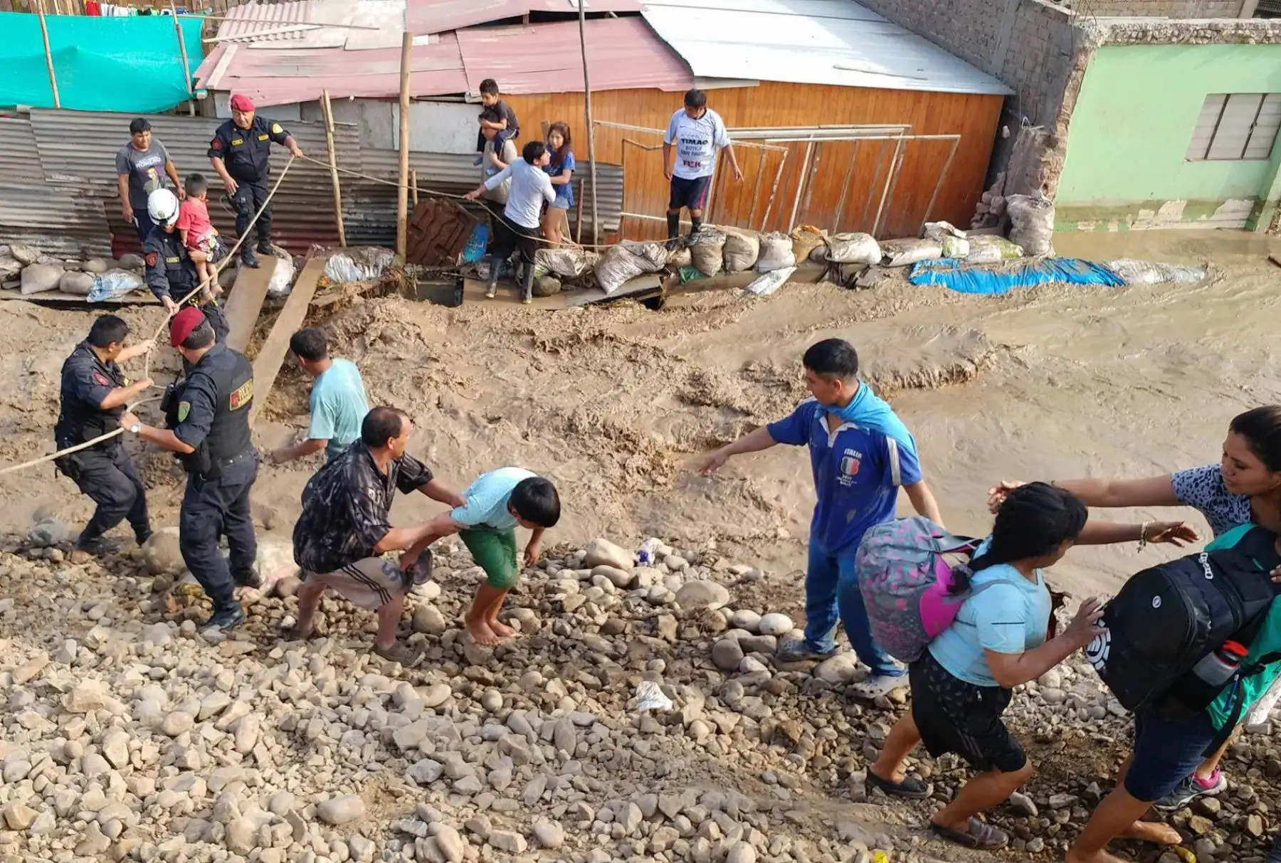Nuevo desborde de río Huaycoloro inunda viviendas y avenidas de San Juan de Lurigancho. Foto: ANDINA/ Juan Carlos Guzman