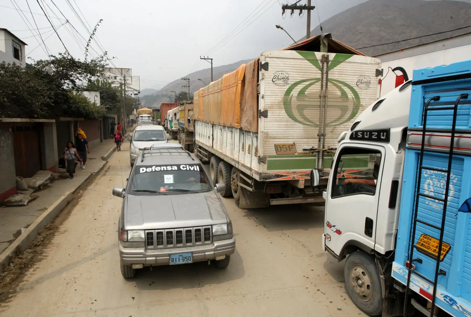 LIMA PERÚ, MARZO 17. Pobladores de Chosica bloquean carretera central a la altura del Puente Los Angeles, en reclamo de atención a sus zonas. Foto: ANDINA/Melina Mejía