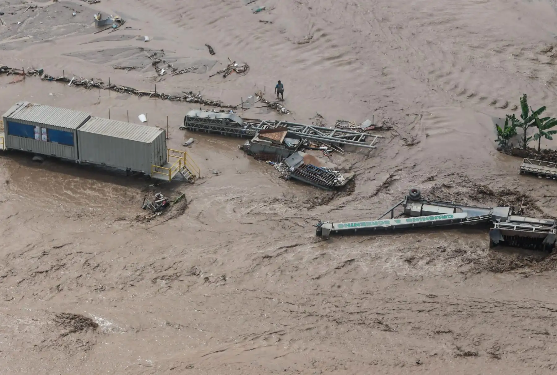 El desborde del río Rímac generó fuertes daños en diversas localidades de los distritos de San Juan de Lurigancho, y Lurigancho-Huachipa.Foto: ANDINA/ Carlos Lezama