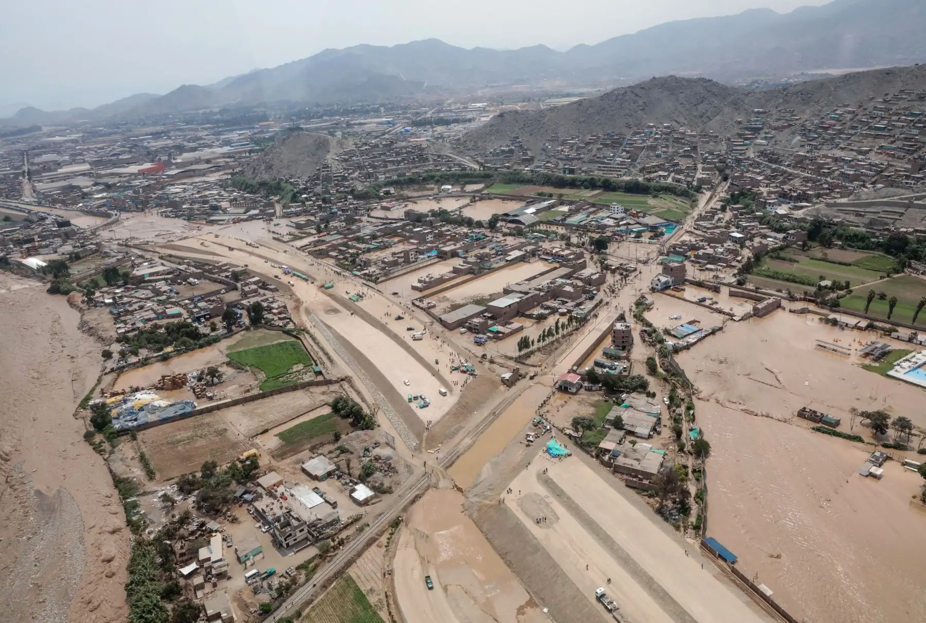 El desborde del río Rímac, generó fuertes daños en diversas localidades de los distritos de San Juan de Lurigancho, y Lurigancho-Huachipa.Foto: ANDINA/ Carlos Lezama