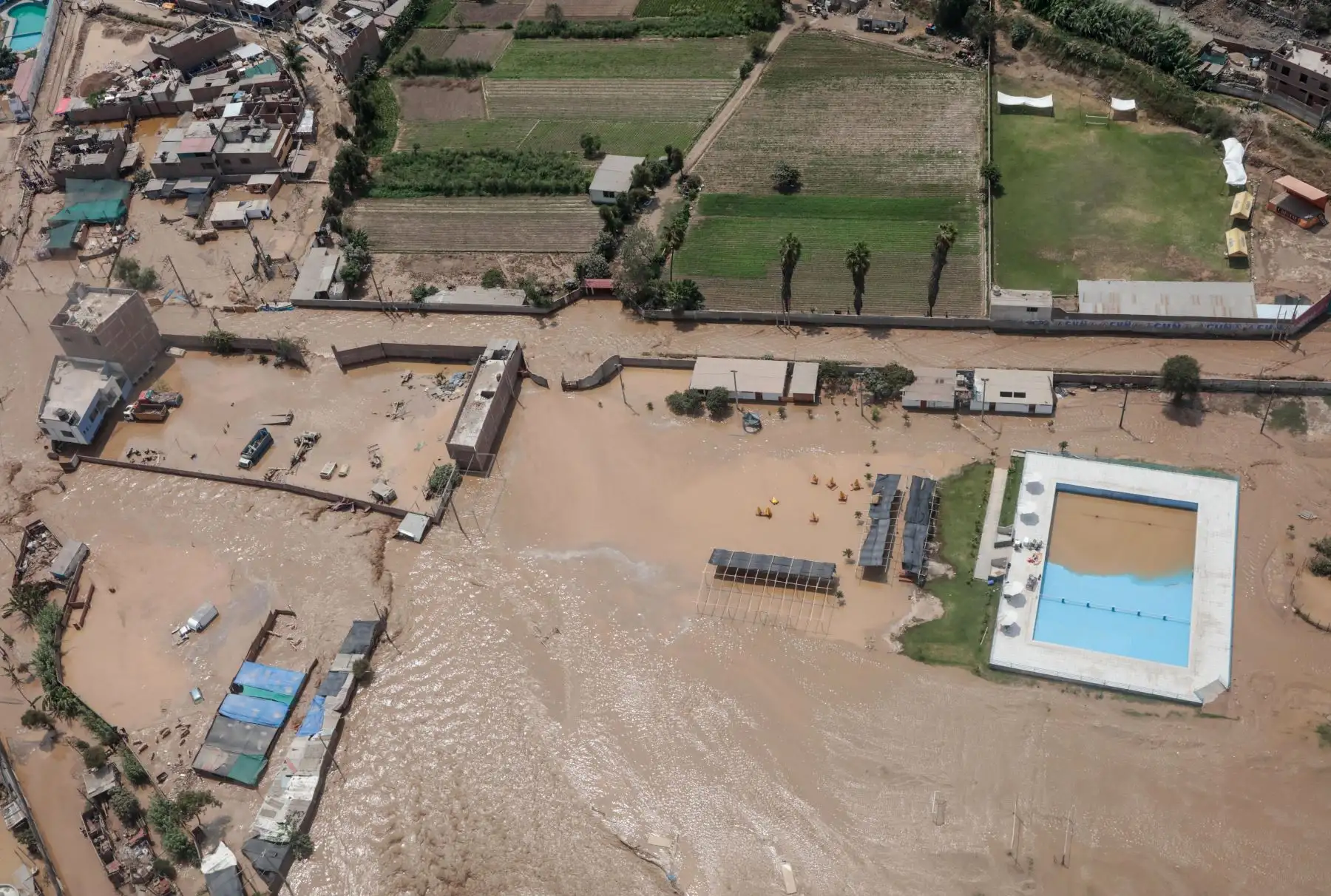 El desborde del río Rímac generó fuertes daños en diversas localidades de los distritos de San Juan de Lurigancho y Lurigancho-Chosica. Foto: ANDINA/Carlos Lezama.
