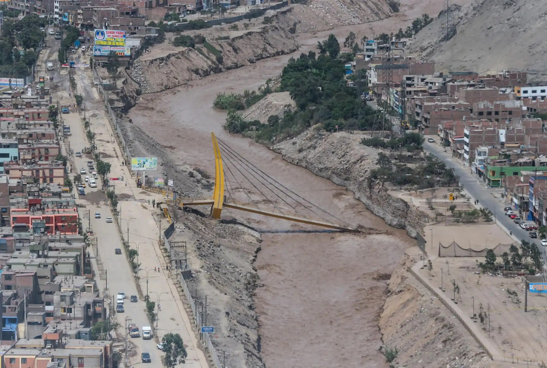 El desborde del río Rímac, generó fuertes daños en diversas localidades de los distritos de San Juan de Lurigancho, y Lurigancho-Huachipa.Foto: ANDINA/ Carlos Lezama