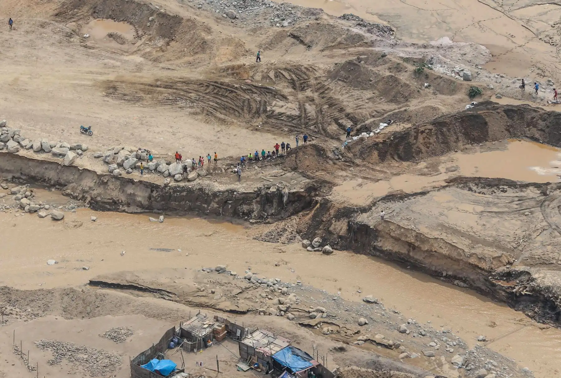 El desborde del río Rímac generó fuertes daños en diversas localidades de los distritos de San Juan de Lurigancho y Lurigancho-Chosica. Foto: ANDINA/Carlos Lezama.