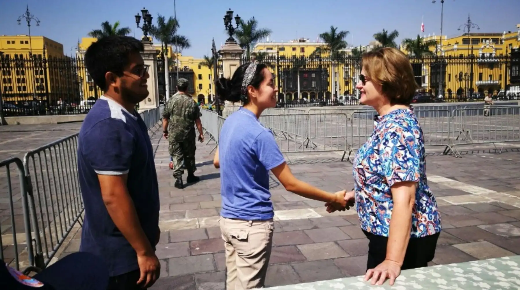 La Primera Dama de la Nación, Nancy Lange recibe personalmente las donaciones para los damnificados por las fuertes lluvias. Foto: ANDINA/Dante Zegarra