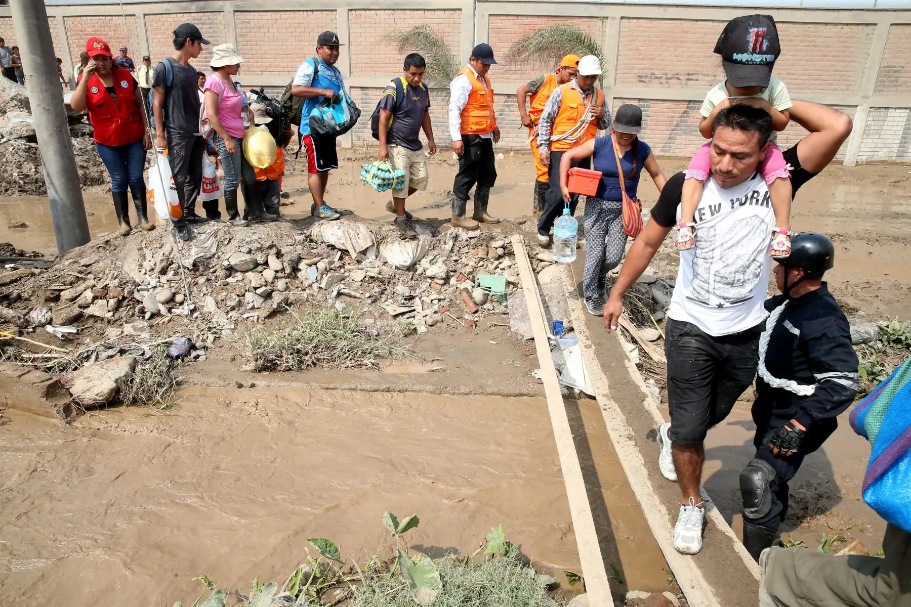 LIMA,PERÚ-MARZO 18. Desborde de río Rimac Carapongo Huachipa  inunda viviendas y avenidas. Foto: ANDINA/Vidal Tarqui