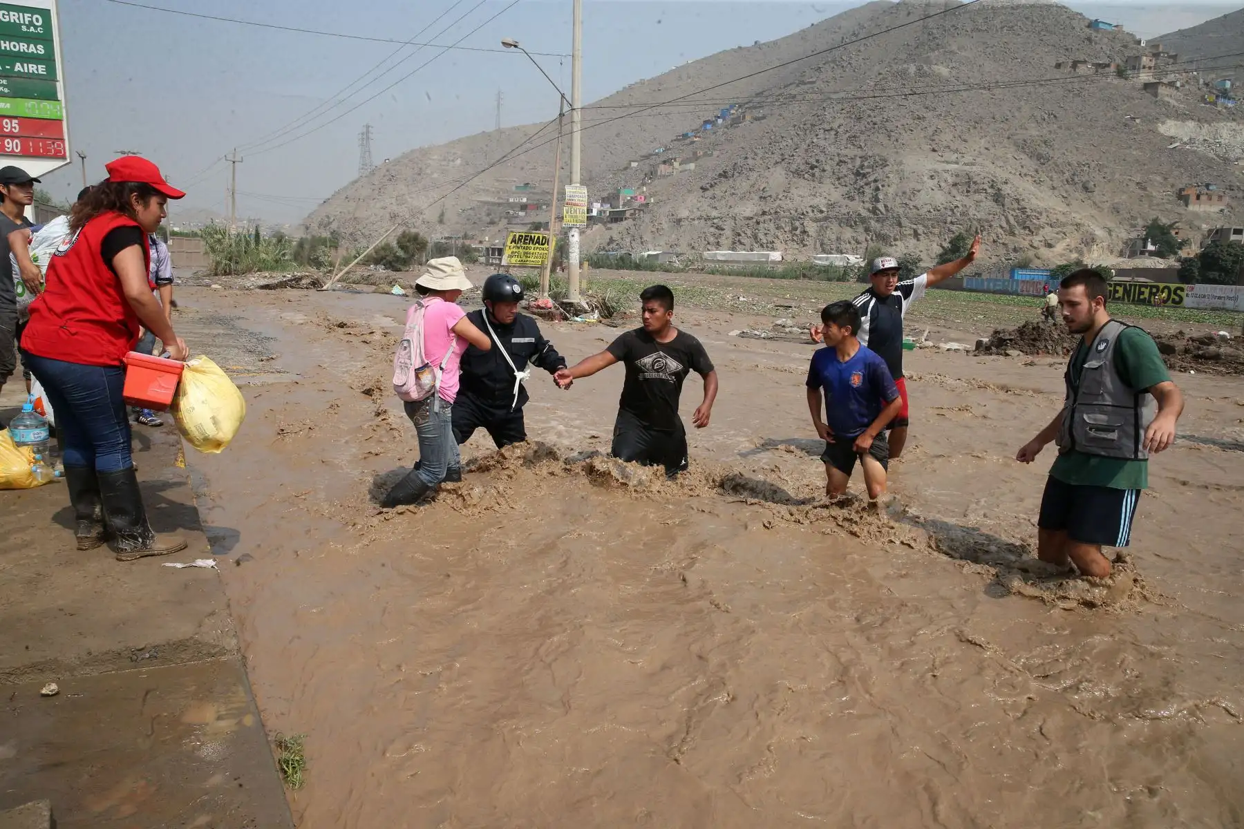 LIMA,PERÚ-MARZO 18. Desborde de río Rimac Carapongo Huachipa  inunda viviendas y avenidas. Foto: ANDINA/Vidal Tarqui