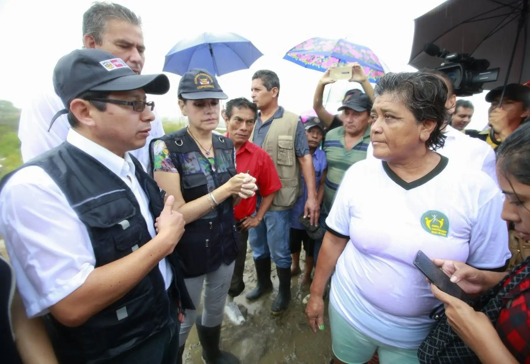 Autoridades inspeccionan trabajos de limpieza y rehabilitación en el dren de Sullana, en Piura. Foto:ANDINA/ Difusión