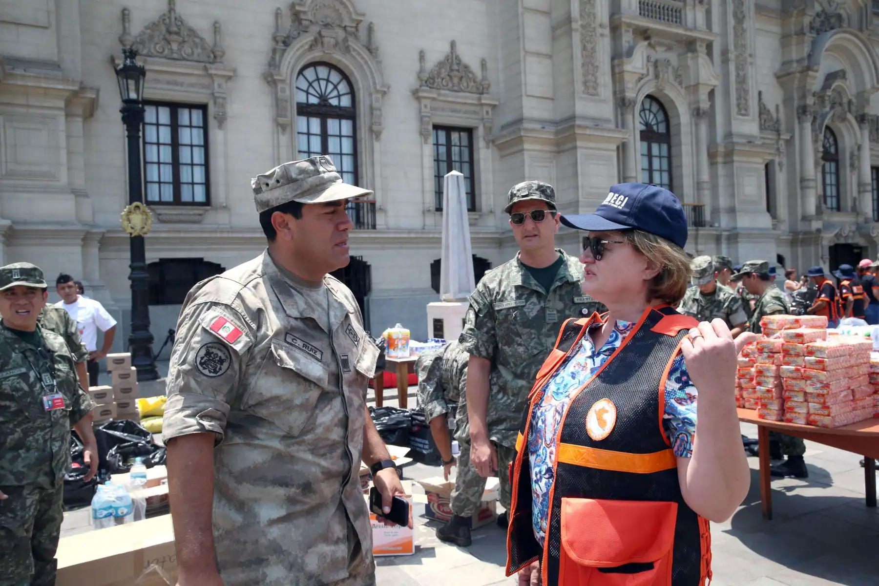 La Primera Dama de la Nación, Nancy Lange dirige personalmente la recepcion de las  donaciones para los damnificados de las fuertes lluvias. Foto: ANDINA/Dante Zegarra
