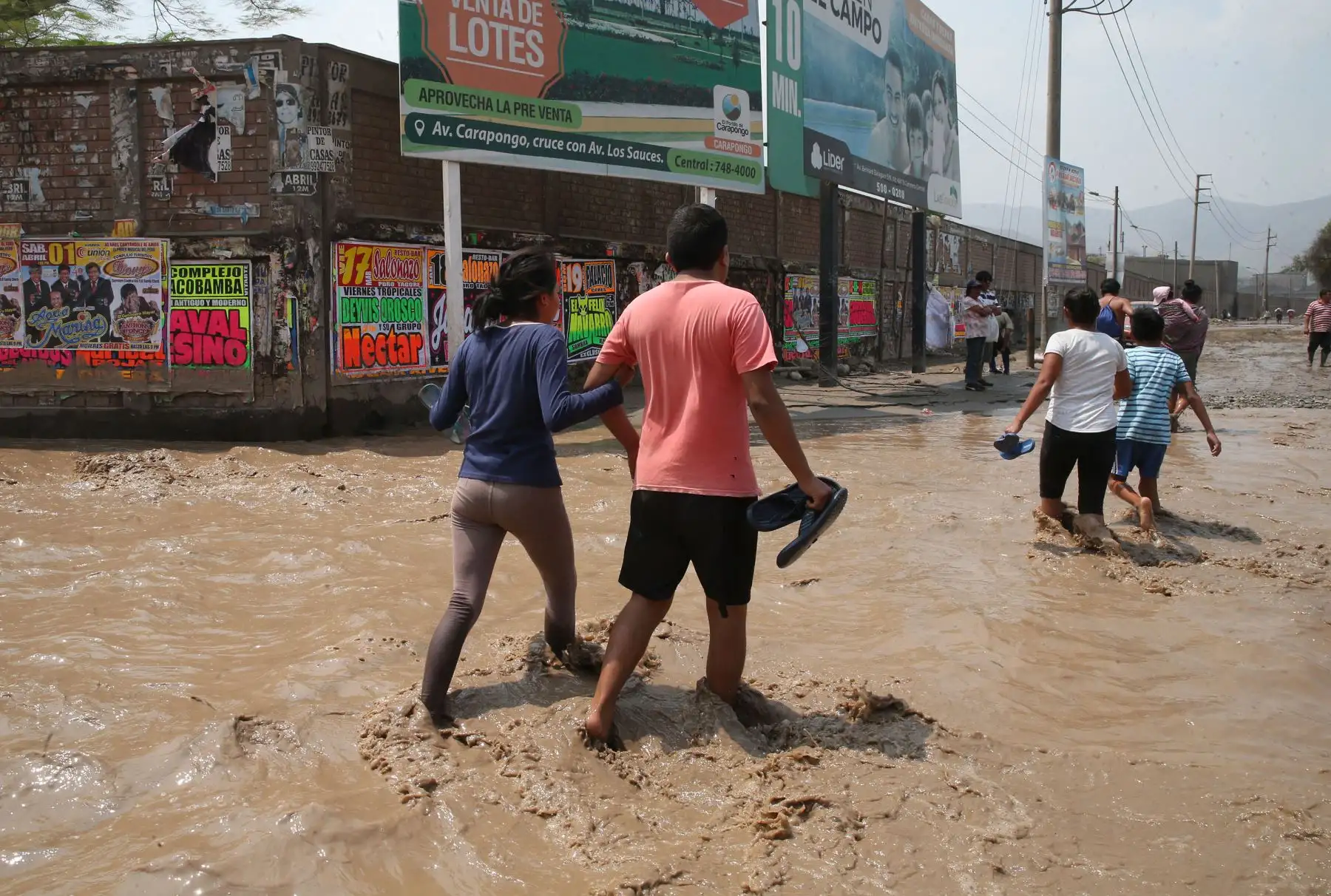 LIMA,PERÚ-MARZO 18. Desborde de río Rimac Carapongo Huachipa  inunda viviendas y avenidas. Foto: ANDINA/Vidal Tarqui