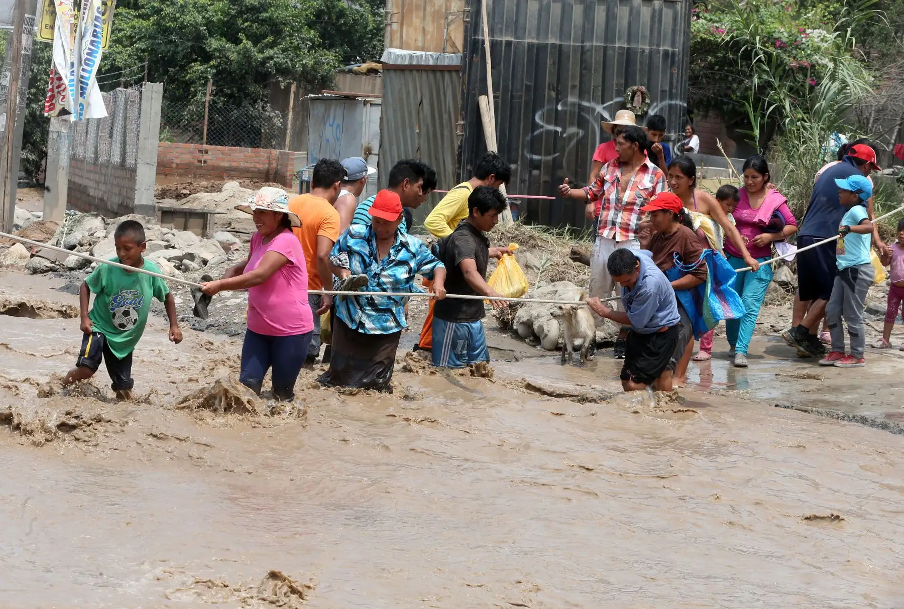 LIMA,PERÚ-MARZO 18. Desborde de río Rimac Carapongo Huachipa  inunda viviendas y avenidas. Foto: ANDINA/Vidal Tarqui