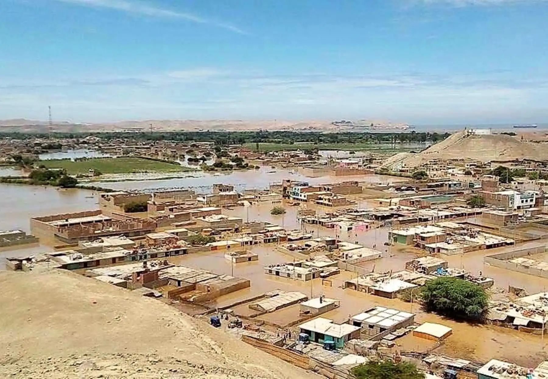 Calles y plazas de Huarmey, en Áncash, se encuentran anegadas por lluvias y desborde del río Huarmey.  Foto:ANDINA/ Difusión
