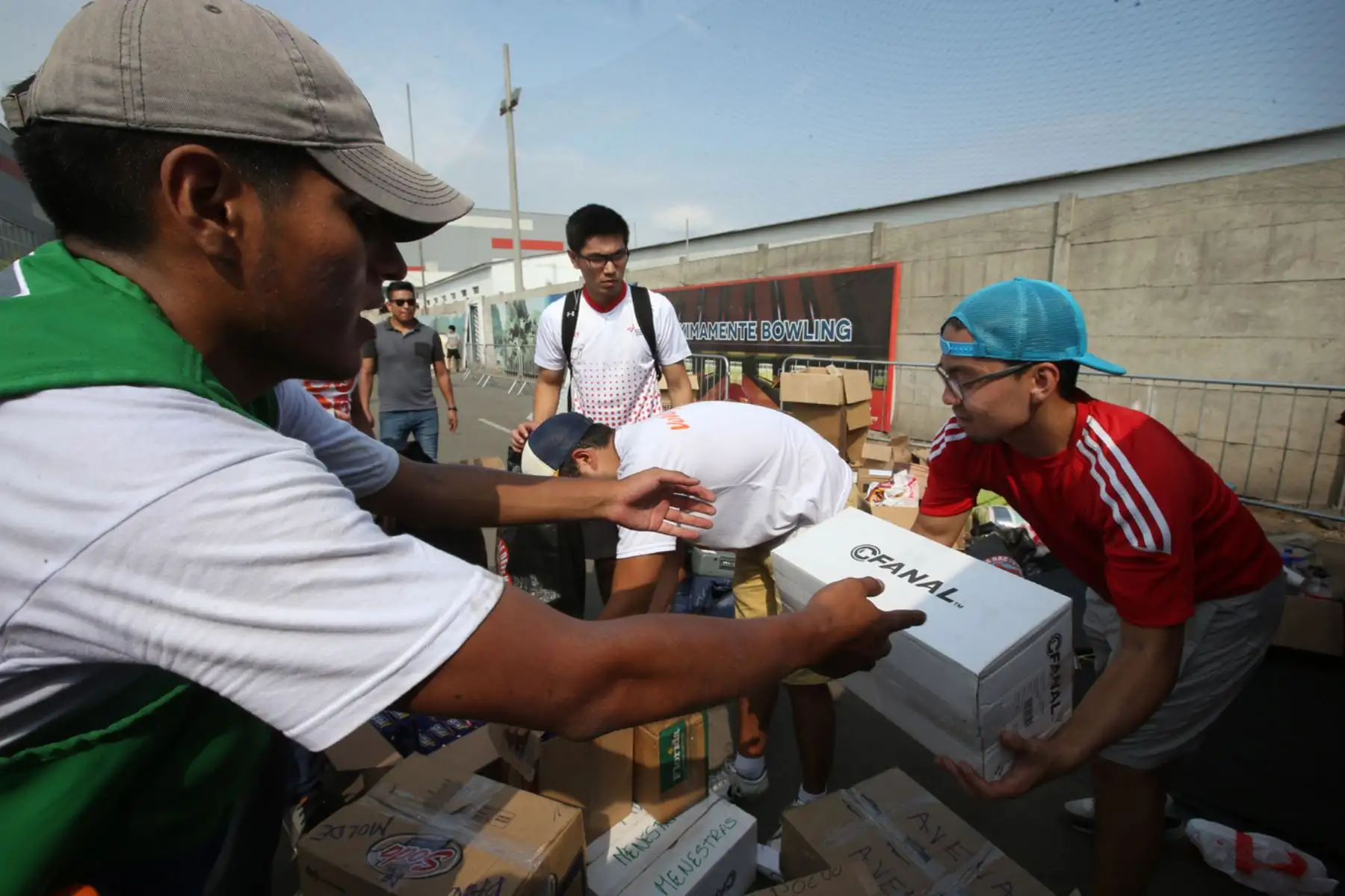 LIMA, PERÚ - MARZO 18. Punto de acopio de donaciones para daminficados por los huaicos en La Videna.

Foto: ANDINA/Juan Carlos Guzmán Negrini.