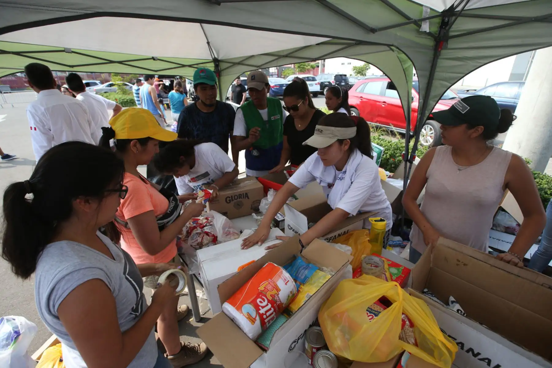 LIMA, PERÚ - MARZO 18. Punto de acopio de donaciones para daminficados por los huaicos en La Videna.

Foto: ANDINA/Juan Carlos Guzmán Negrini.