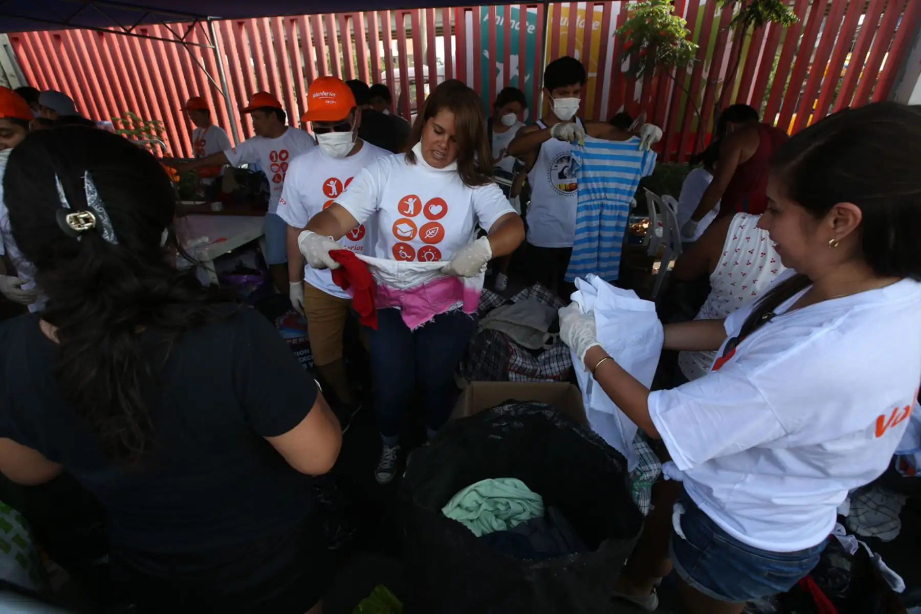 LIMA, PERÚ - MARZO 18. Punto de acopio de donaciones para daminficados por los huaicos en La Videna.

Foto: ANDINA/Juan Carlos Guzmán Negrini.
