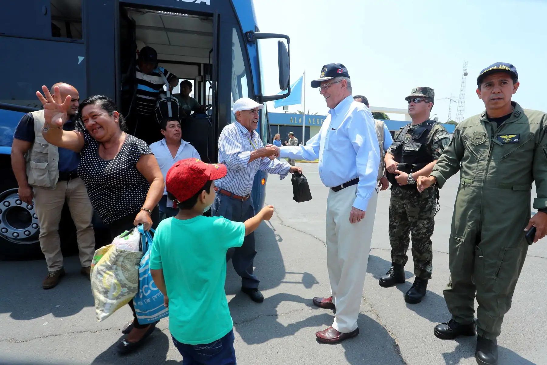 Presidente Kuczynski recibe ciudadanos apoyados con puente aéreo establecido por el gobierno en norte del país afectado por lluvias, huaicos e inundaciones.
 Foto: ANDINA/Prensa Presidencia