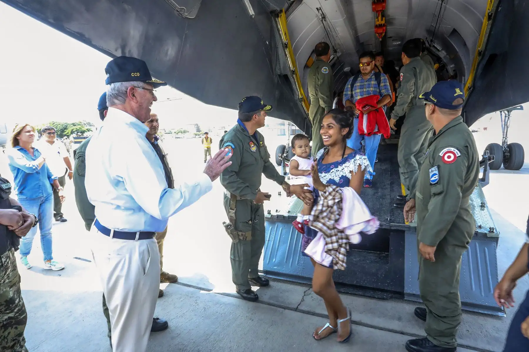 Presidente Kuczynski recibe ciudadanos apoyados con puente aéreo establecido por el gobierno en norte del país afectado por lluvias, huaicos e inundaciones.
 Foto: ANDINA/Prensa Presidencia