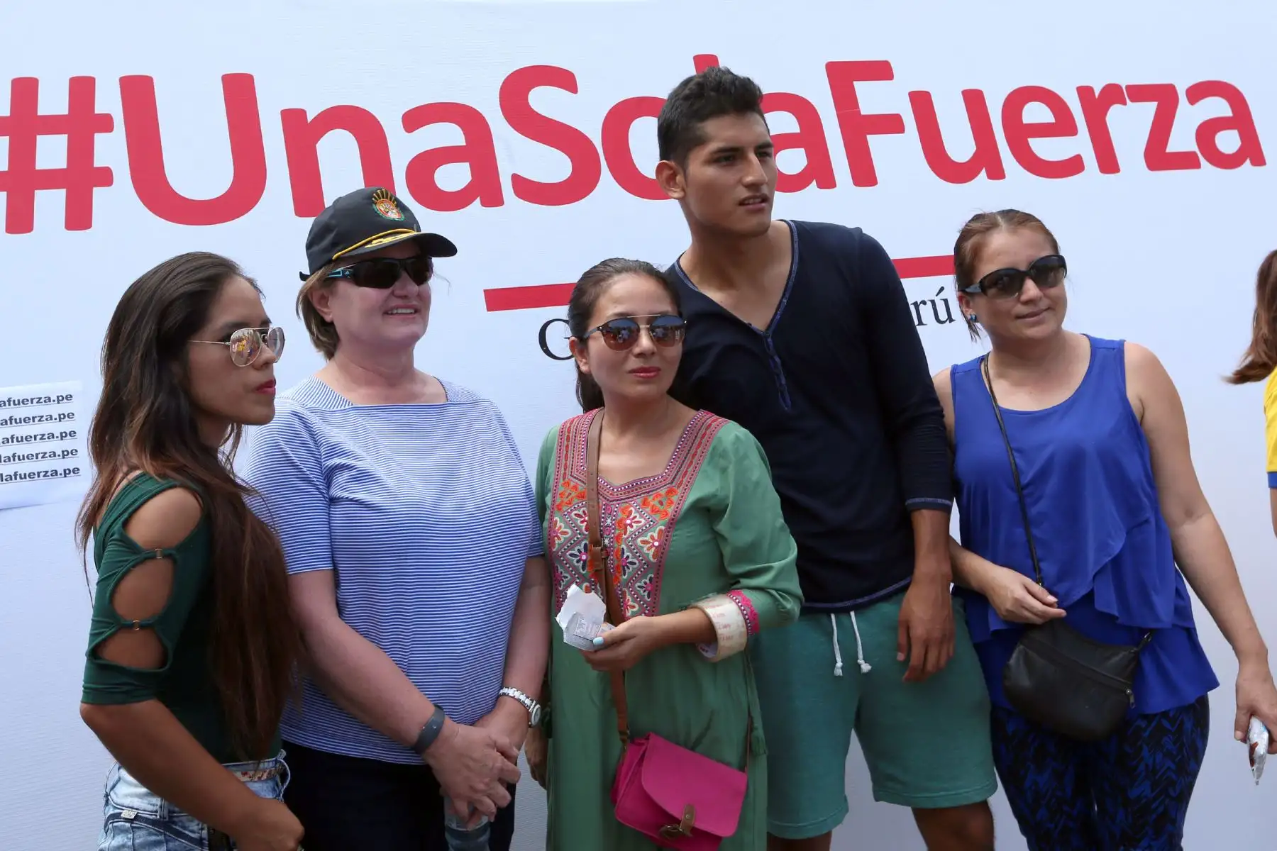 La esposa del Presidente Pedro Pablo Kuczynski , Nancy Lange, recepciona personalmente las donaciones en Palacio de Gobierno para los damnificados por las fuertes Lluvias. Foto: ANDINA/Dante Zegarra