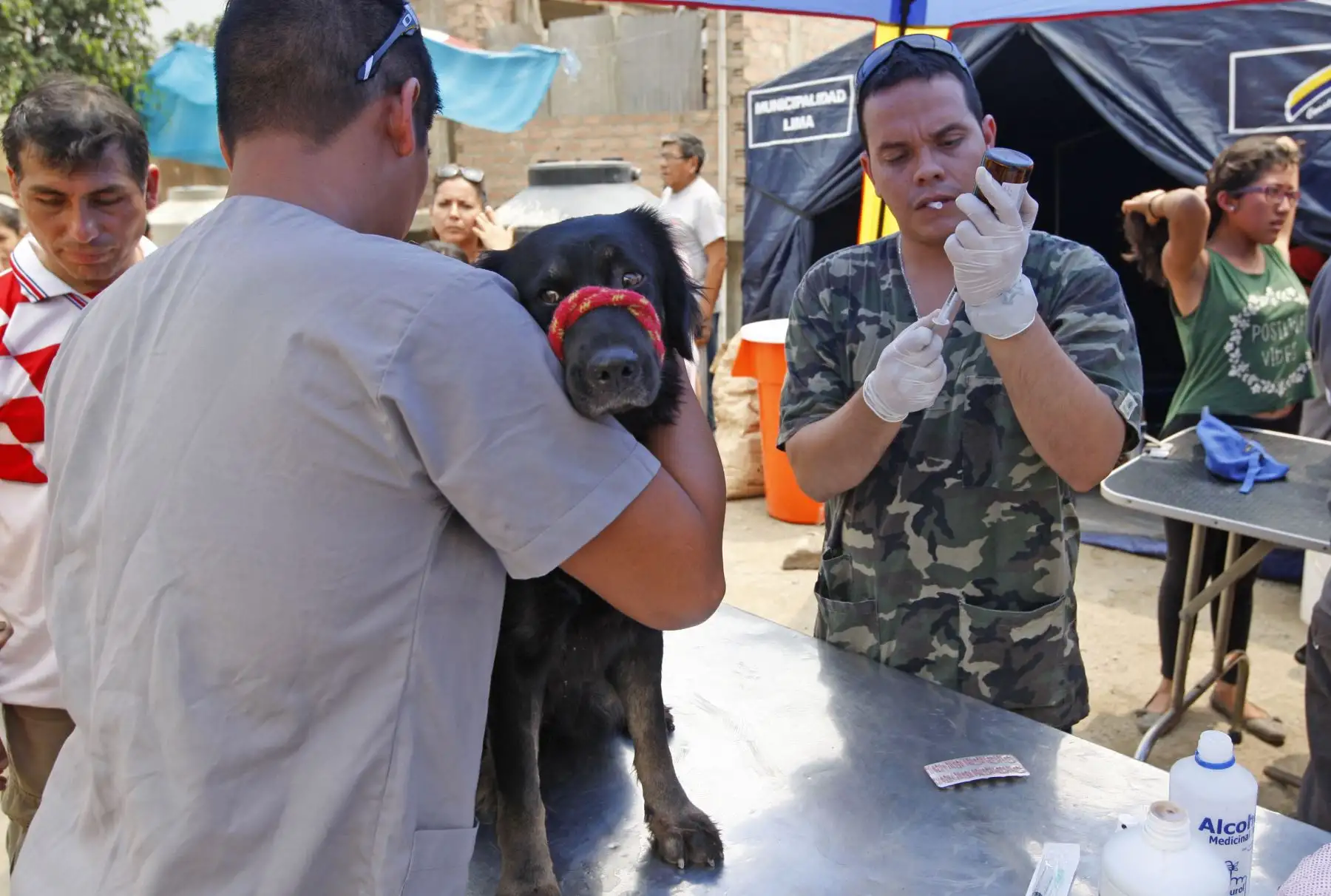 LIMA,PERÚ-MARZO 19.Ejército Peruano realiza labores de ayuda humanitaria a los damnificados del AA.HH Los Cañaverales en Chosica.
Foto: ANDINA/ Eddy Ramos
