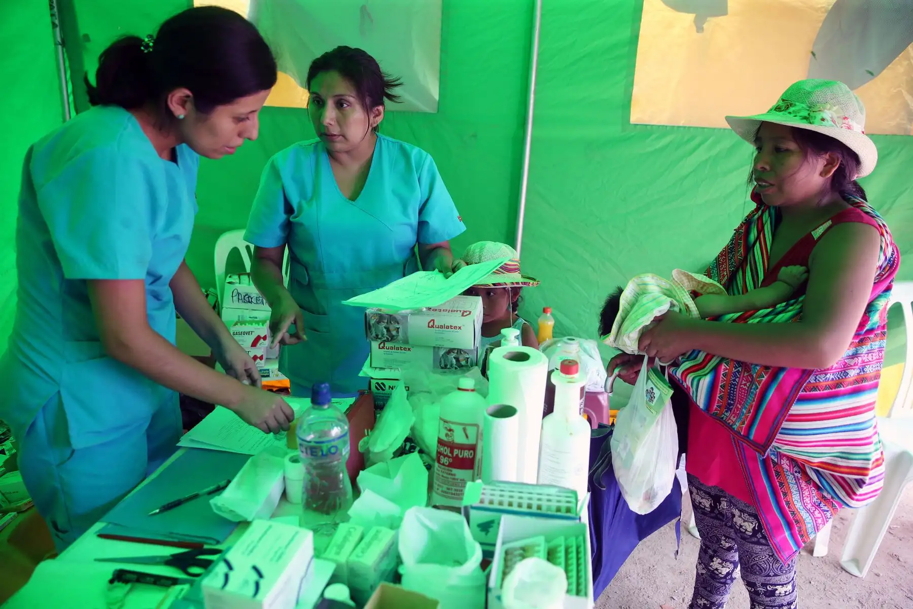 LIMA,PERÚ-MARZO 19. El Ministerio de Salud, atiende pacientes afectados por el huaico en Carapongo y Huampani. Foto: ANDINA/Vidal Tarqui