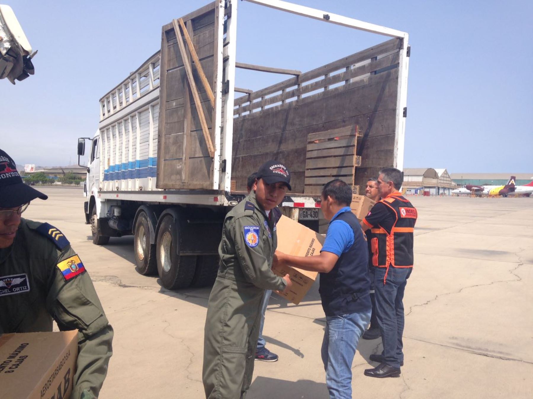 Ecuador ayuda a damnificados de Perú afectados por desastres naturales.