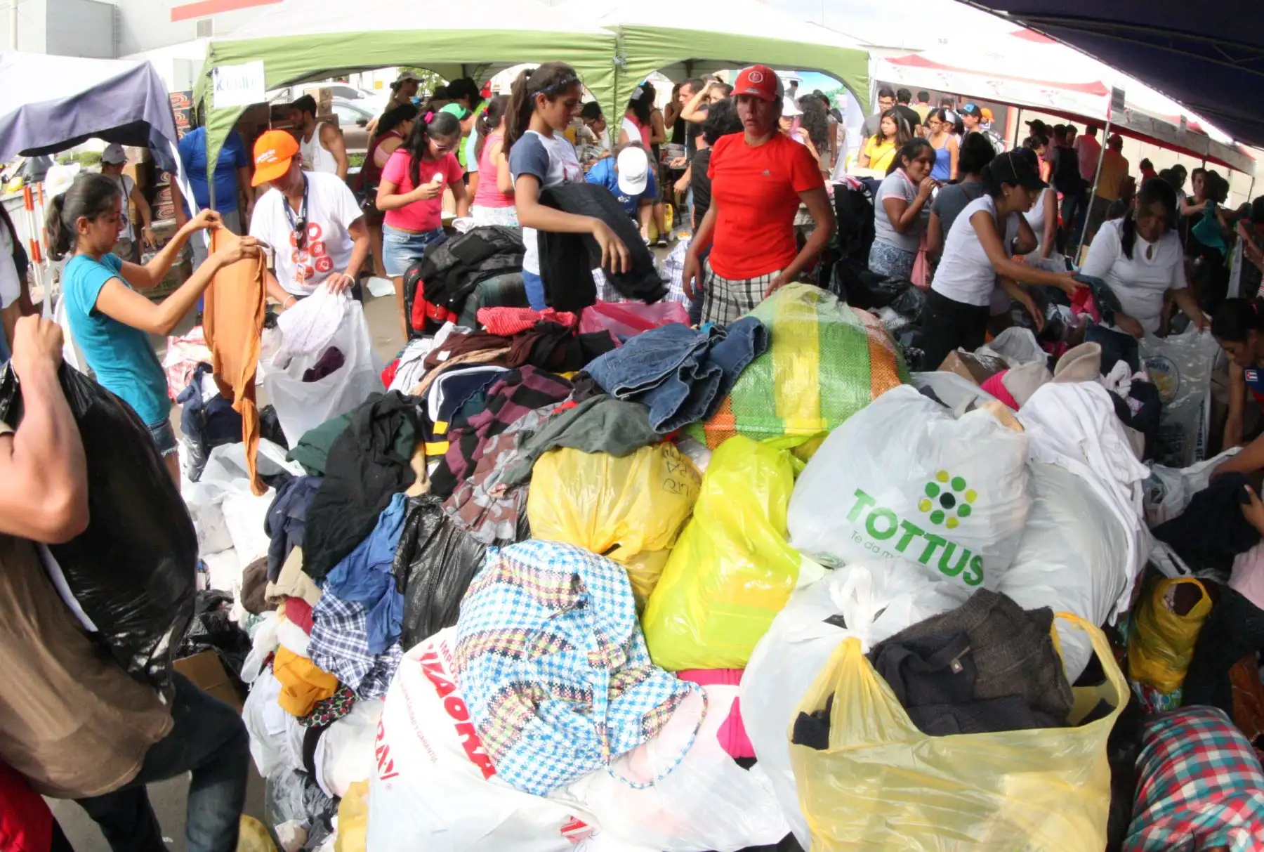 .LIMA, PERÚ - MARZO 19. Punto de acopio de donaciones para daminficados por los huaicos en La Videna.Foto: ANDINA/Jhony Laurente