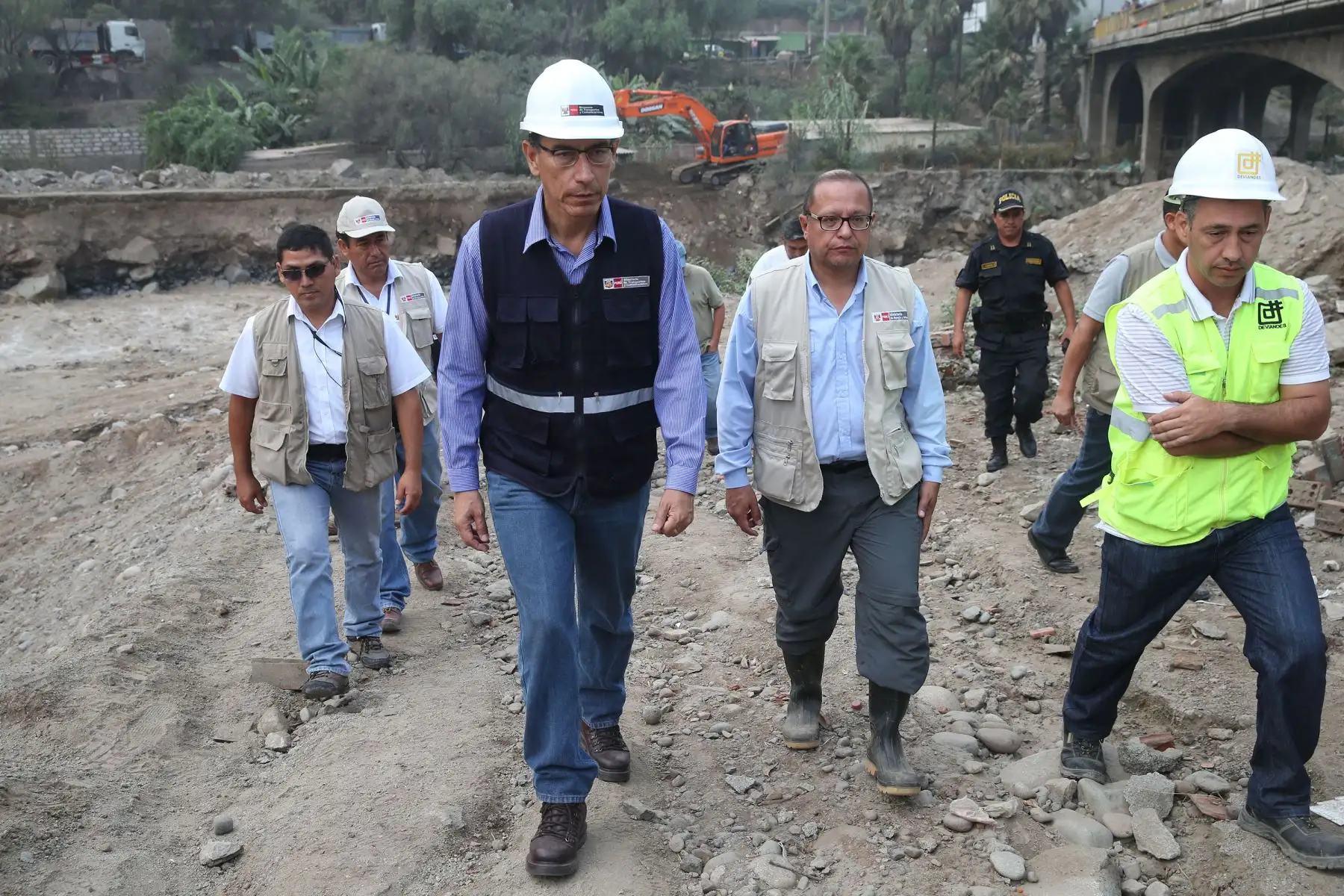 LIMA,PERÚ-MARZO 20. El Ministerio de Transportes y Comunicaciones (MTC) realiza trabajos de reforzamiento del puente Los Ángeles, que conecta Chaclacayo con Lima, ante el deterioro de sus bases a causa del fuerte caudal del río Rímac. Foto: ANDINA/Vidal Tarqui