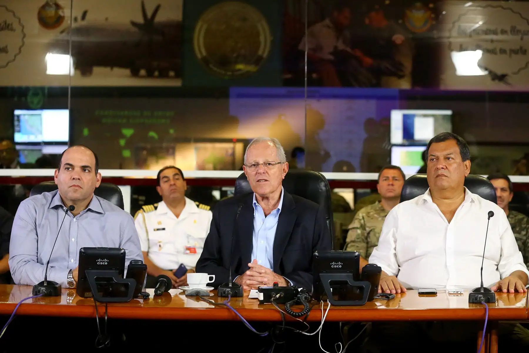 Mandatario recibe último balance de las Fuerzas Armadas, Policía Nacional y Bomberos sobre trabajo que realizan en zonas de emergencia. Foto: ANDINA/ Prensa Presidencia