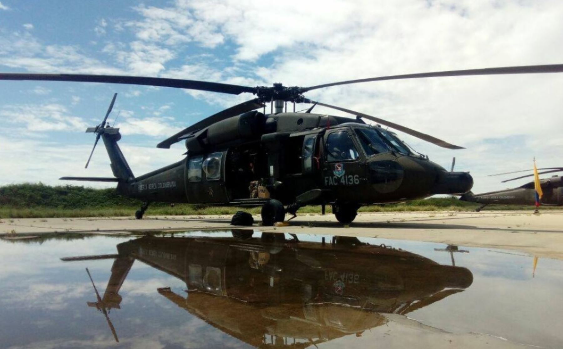 Helicóptero de la Fuerza Aérea Colombiana que ayudará en traslado de personas afectadas por lluvias
