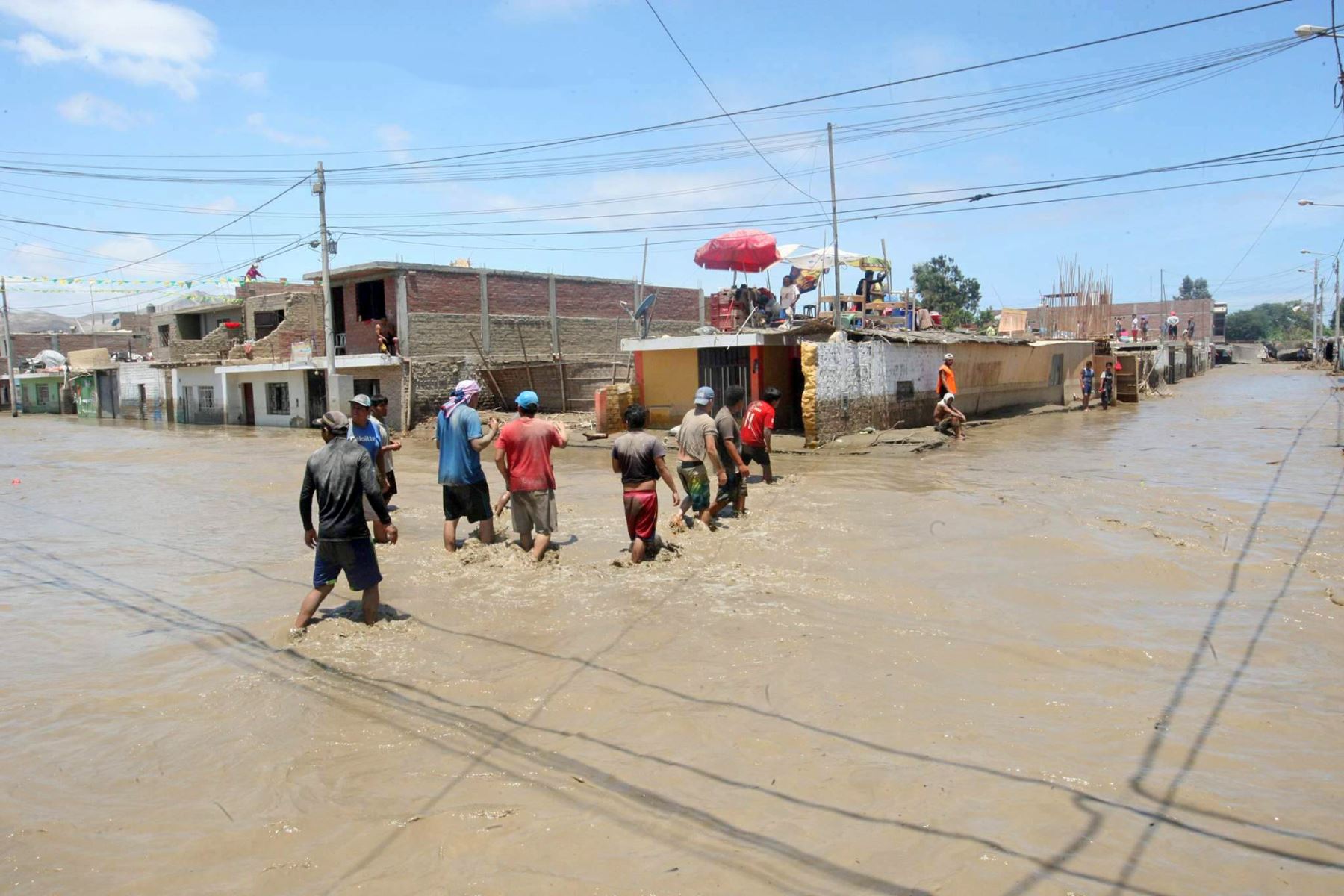 La ciudad de Huarmey en el sur de la región Áncash se encuentra inundada por las intensas lluvias y el desborde de ríos. Foto: ANDINA/Jhony Laurente