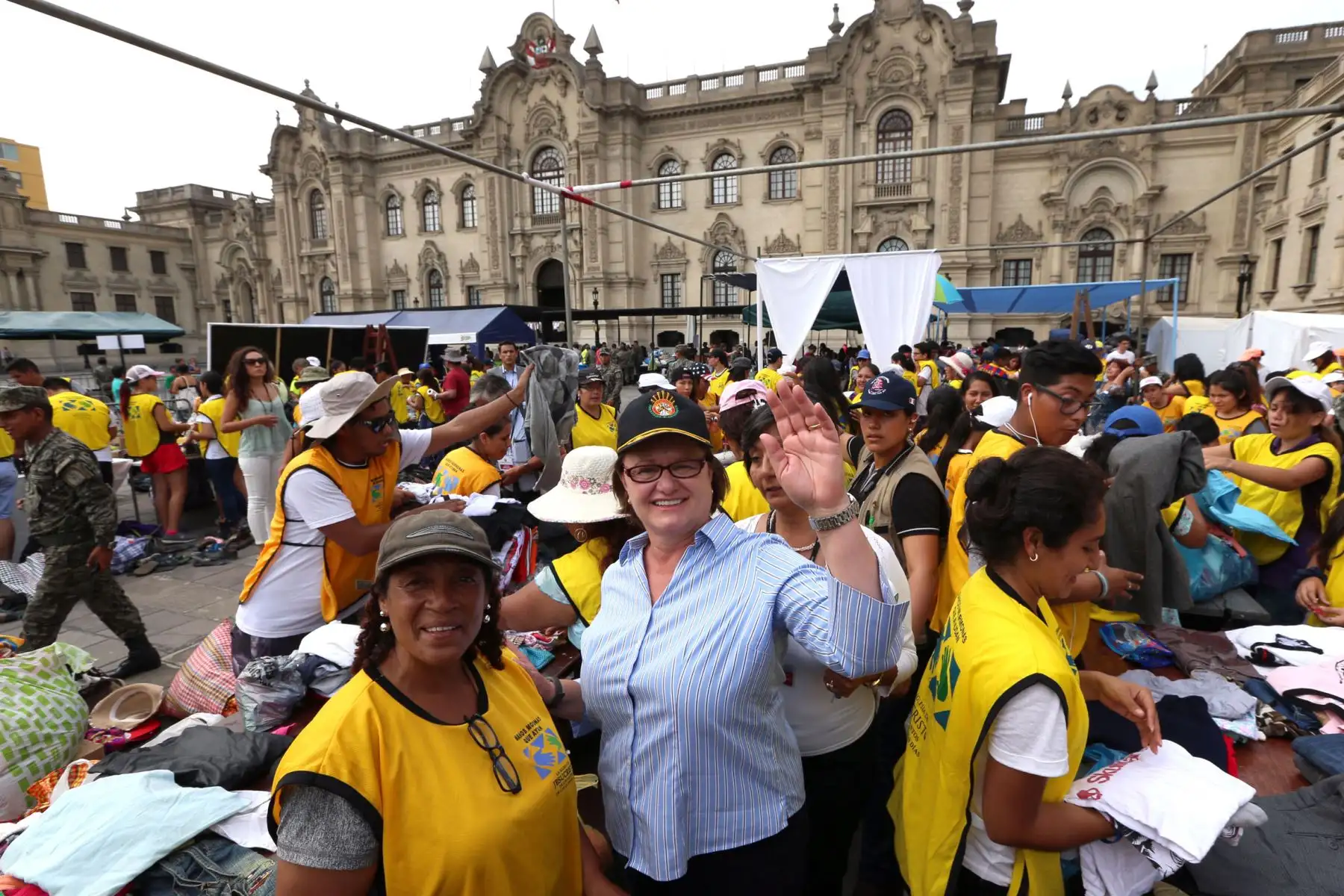 LIMA,PERÚ.MARZO 20. Continúan llegando miles de donaciones a Palacio de Gobierno para los damnificados por los desastres naturales. Foto: ANDINA/Dante Zegarra.