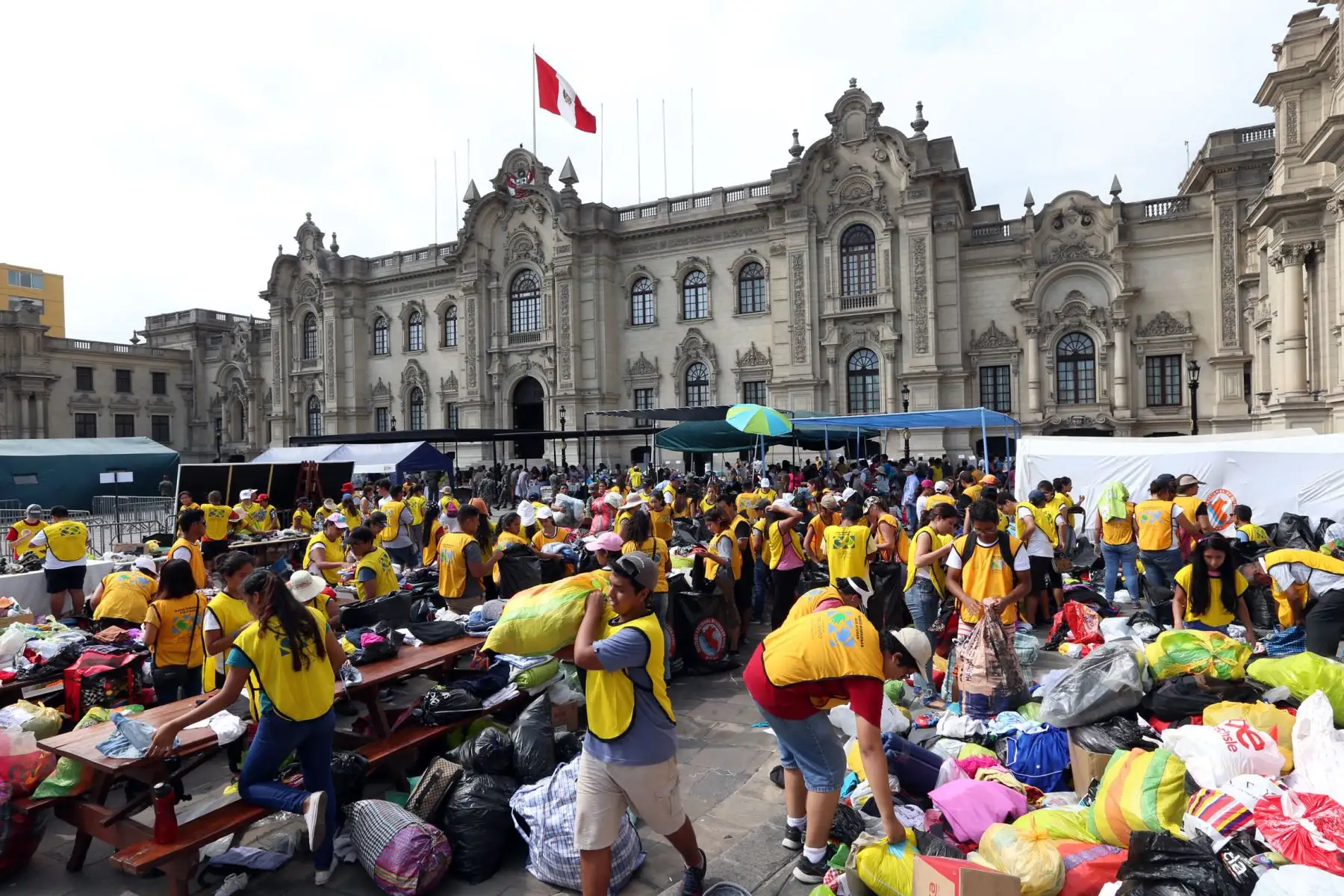 IMA,PERÚ.MARZO 20. Continúan llegando miles de donaciones a Palacio de Gobierno para los damnificados por los desastres naturales. Foto: ANDINA/Dante Zegarra.
