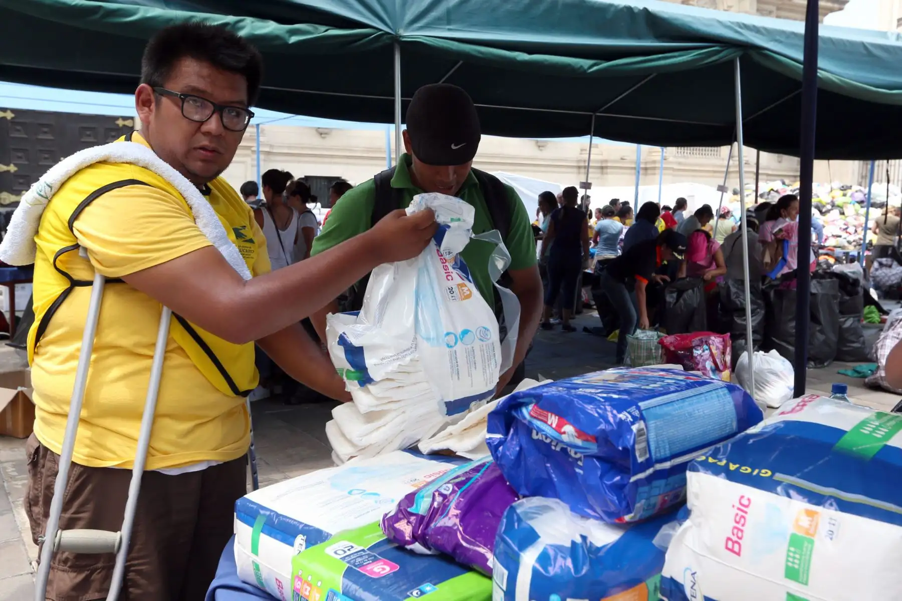 IMA,PERÚ.MARZO 20. Continúan llegando miles de donaciones a Palacio de Gobierno para los damnificados por los desastres naturales. Foto: ANDINA/Dante Zegarra.