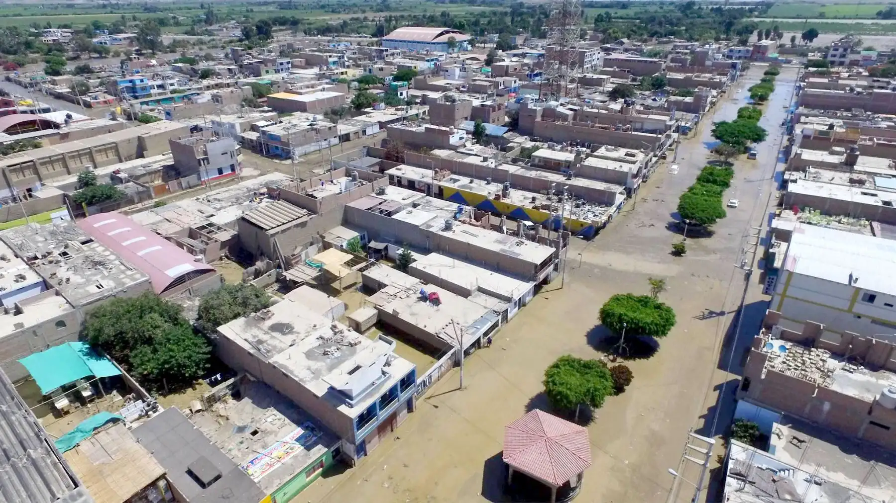 La ciudad de Huarmey en el sur de la región Áncash se encuentra inundada por las intensas lluvias y el desborde de ríos. Foto: ANDINA/Jhony Laurente