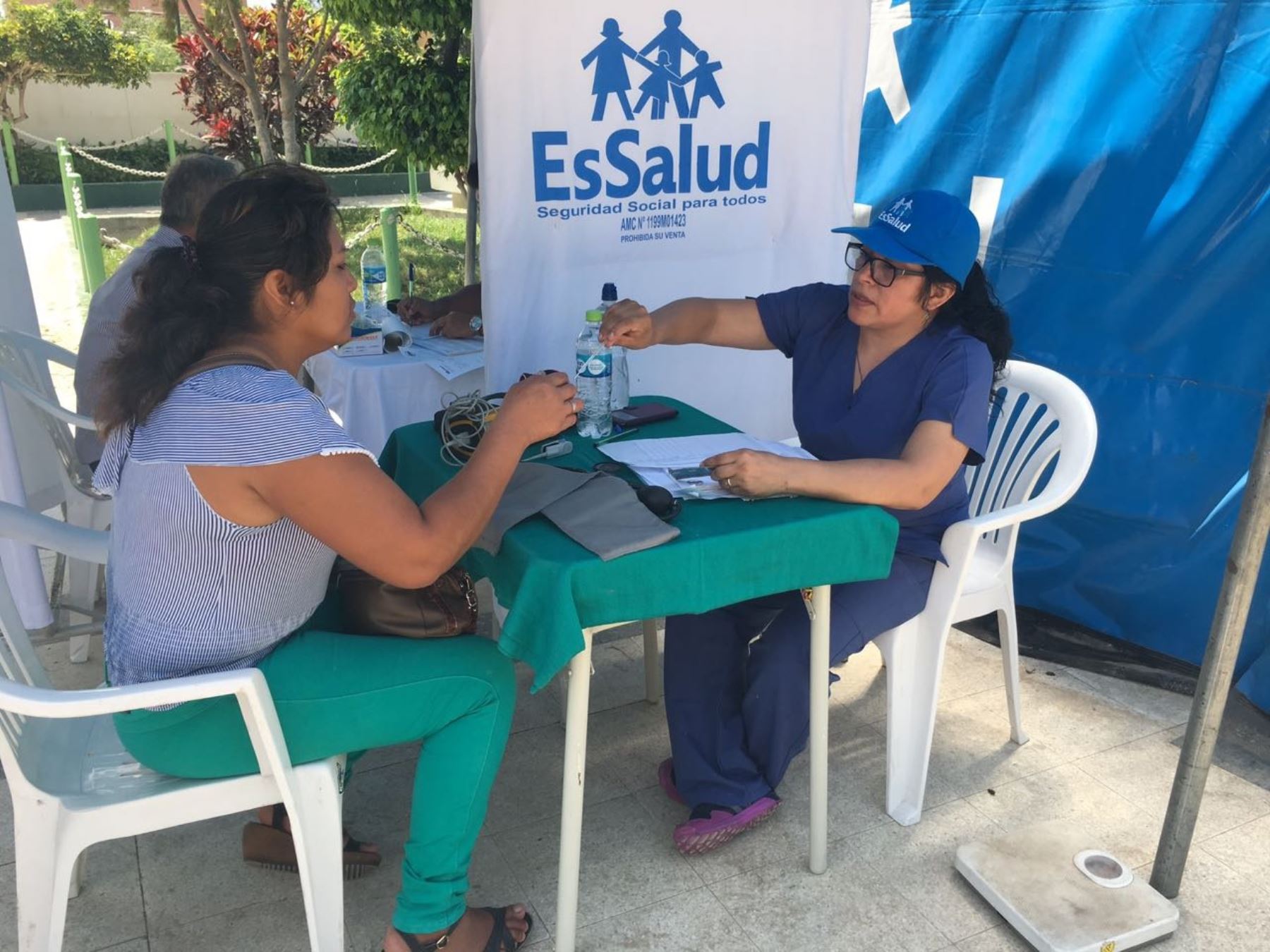 en Piura, a través del Hospital Perú -nosocomio itinerante de EsSalud- se brinda atención médica en Talara, Sullana y el Parque Infantil.