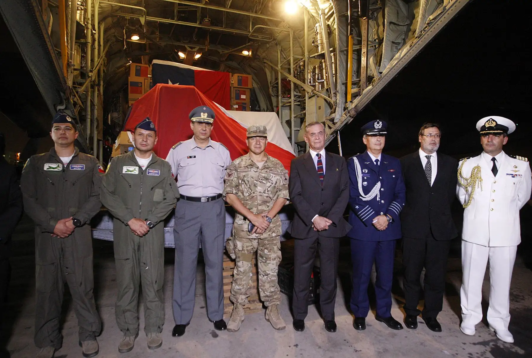 LIMA,PERÚ-MARZO 20 . El avión Hércules C130 de la Fuerza Aérea de Chile, con 18 toneladas de ayuda humanitaria arribó esta noche al Perú.Foto: ANDINA/Eddy Ramos
